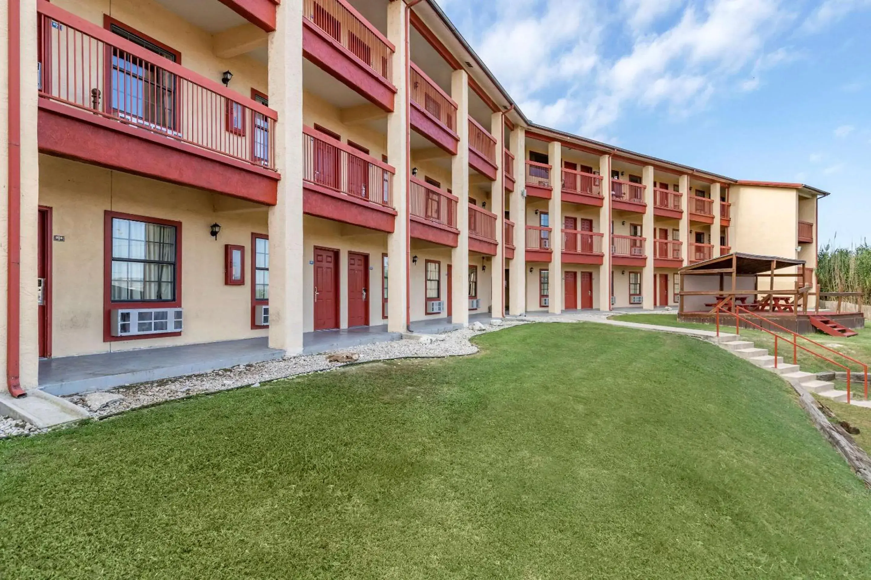 Property Building in Econolodge Junction Property Building in Econolodge Junction