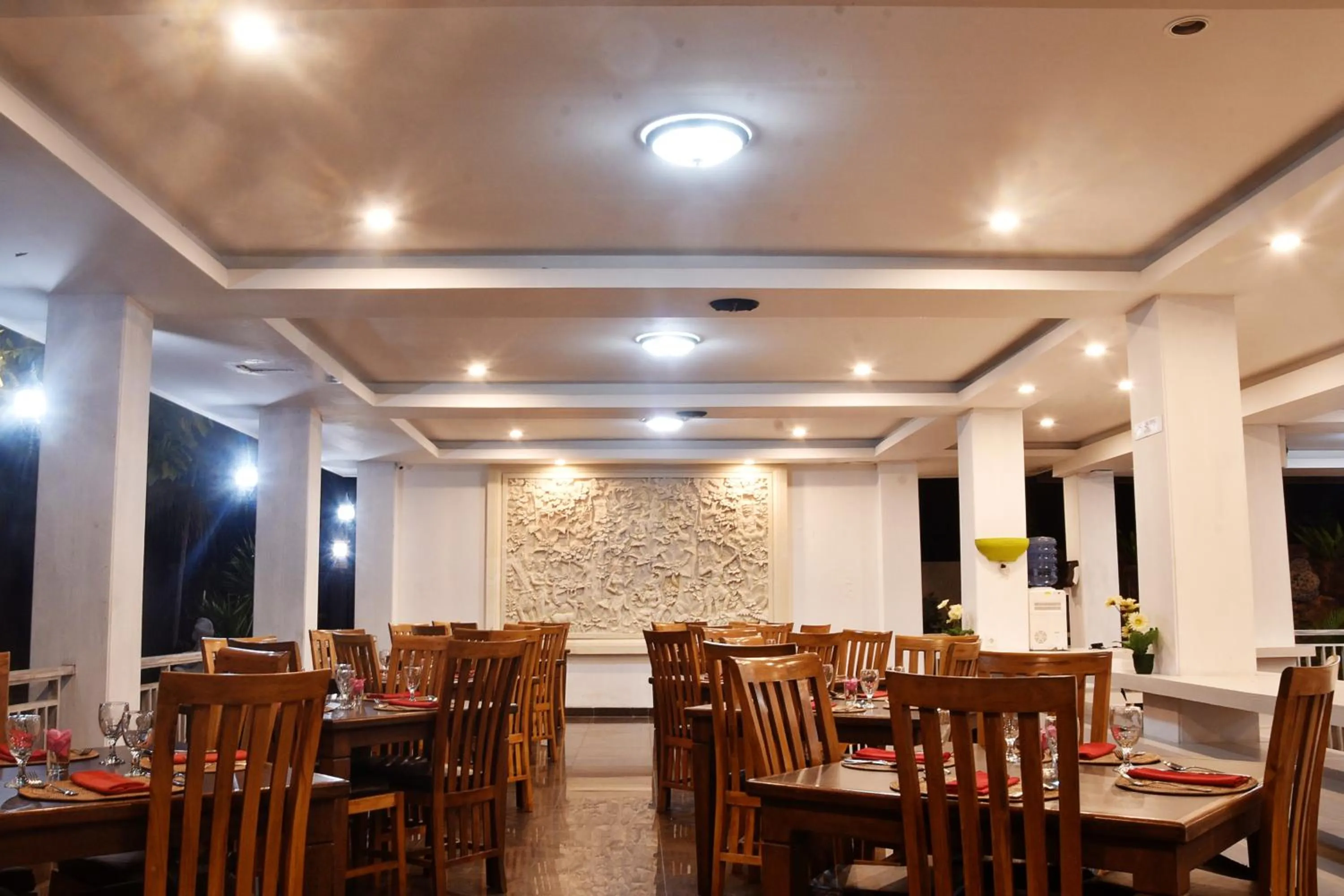 Restaurant/places to eat in Puri Saron Senggigi Hotel