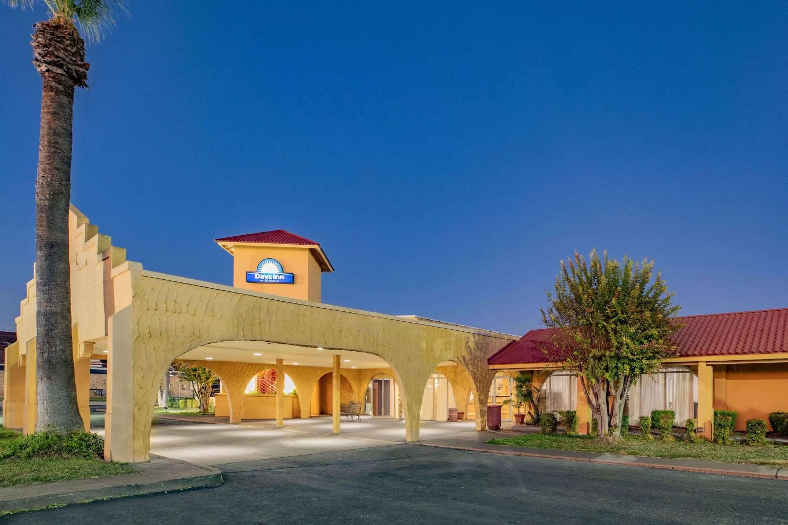 Property building in Days Inn by Wyndham Del Rio