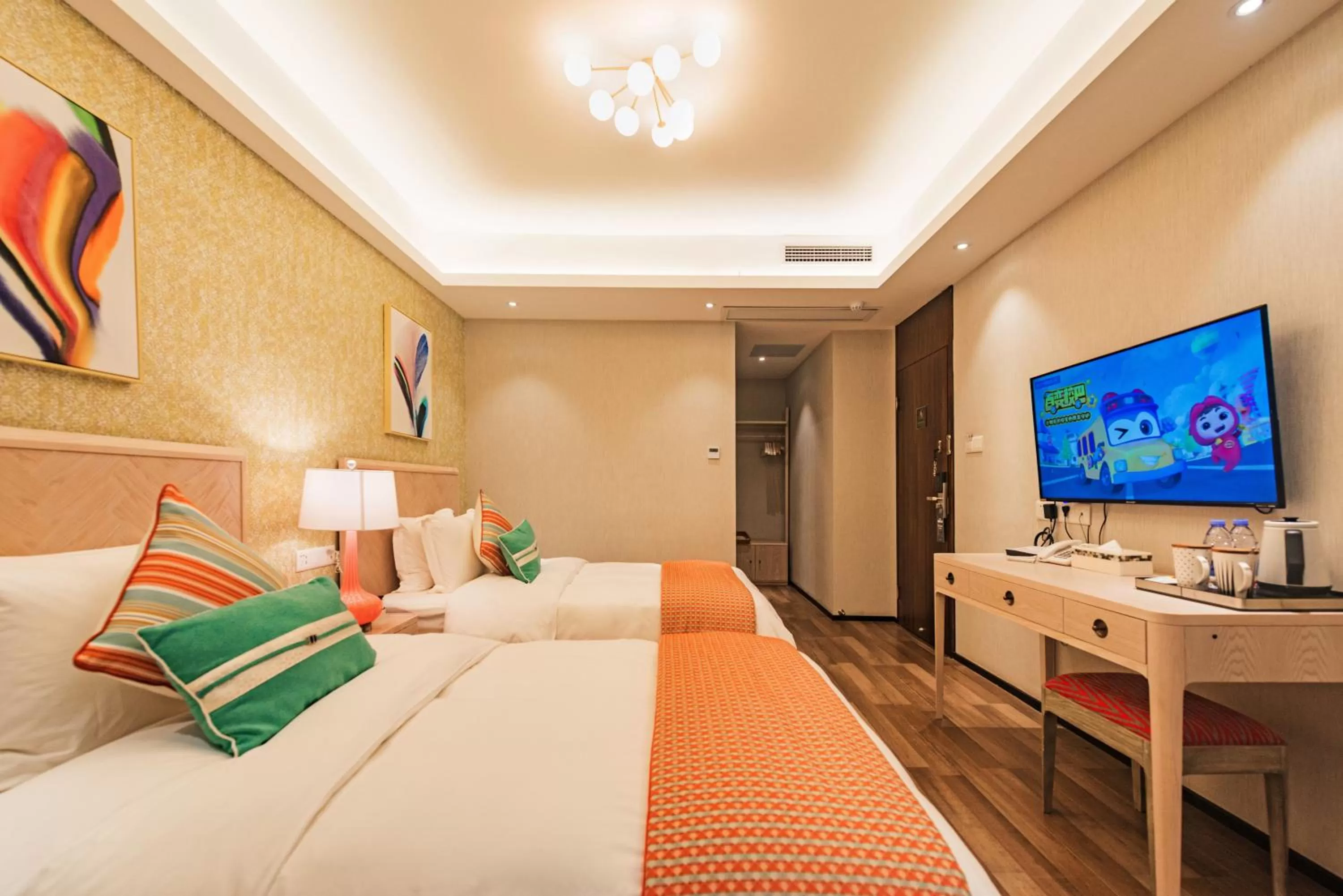 Photo of the whole room, Bed in Li River Resort Villa Hotel