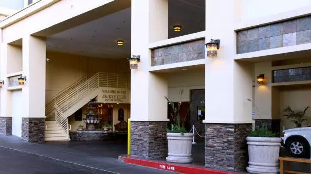 Facade/entrance in Jockey Club Suites