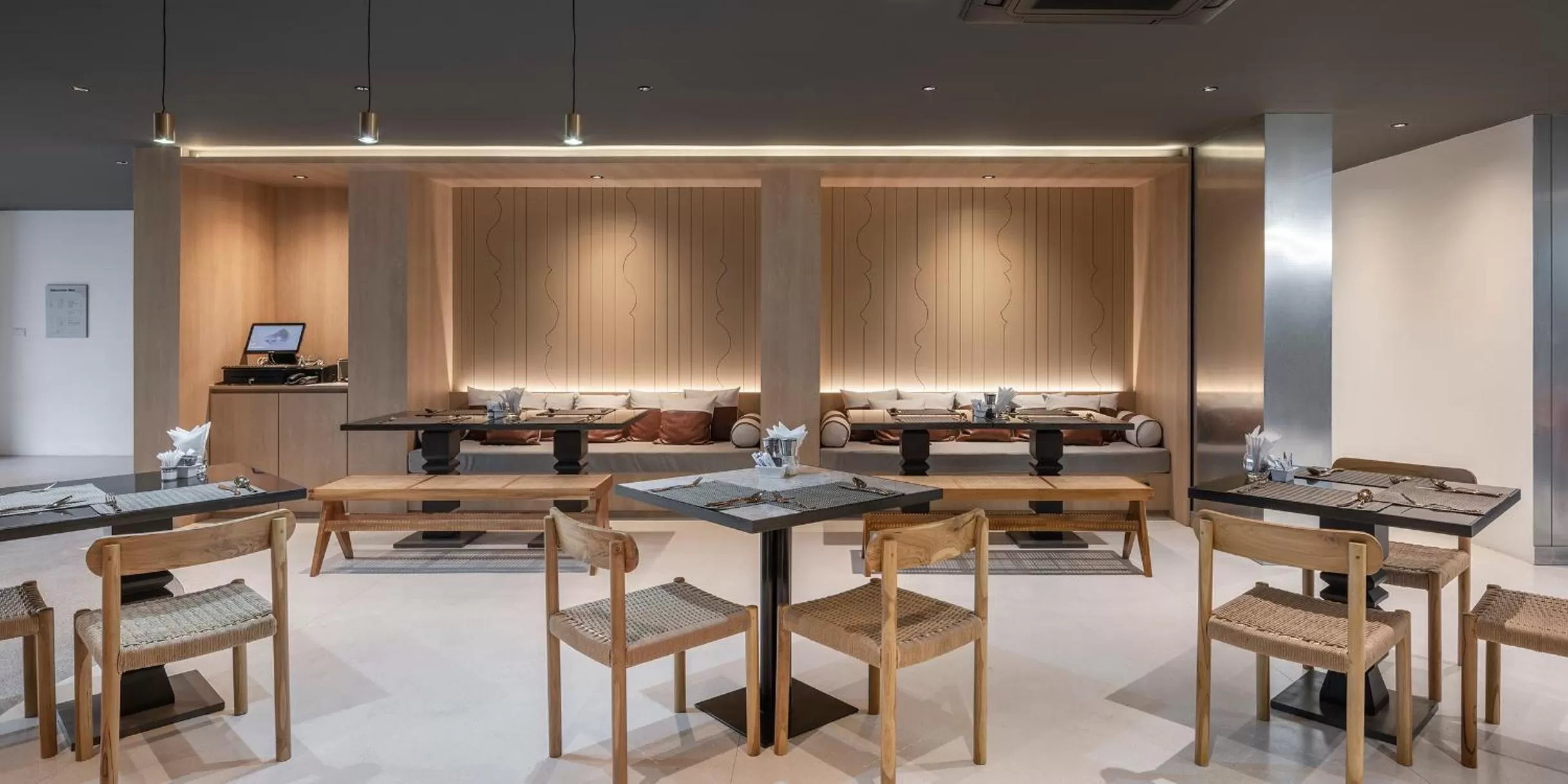 Restaurant/places to eat in Lilit Bang Lumphu Hotel