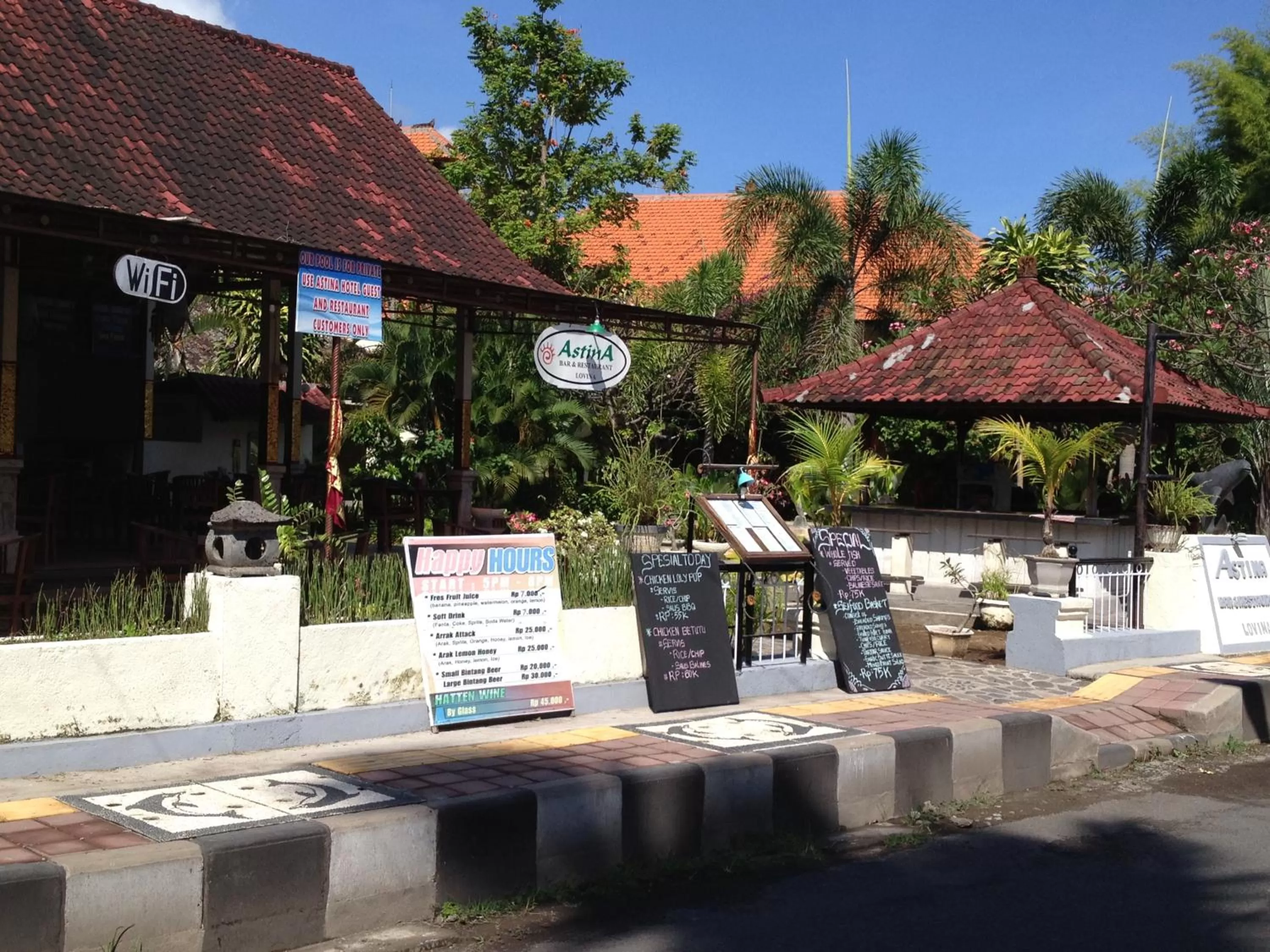 Facade/entrance in Astina Hotel