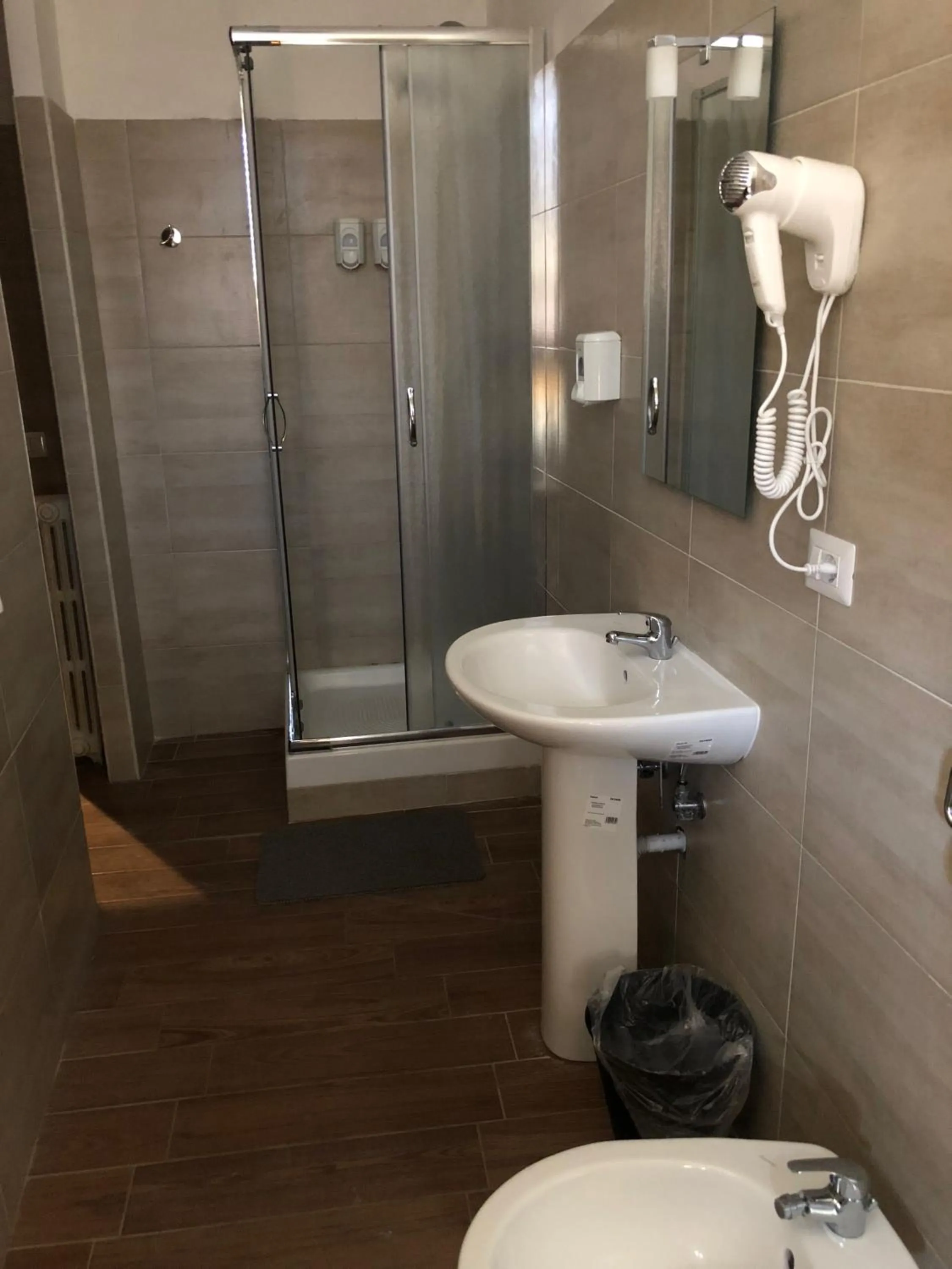 Shower in Albergo Corvetto Corso Lodi