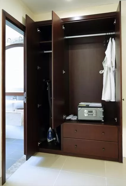 wardrobe in Glenwood City Resort