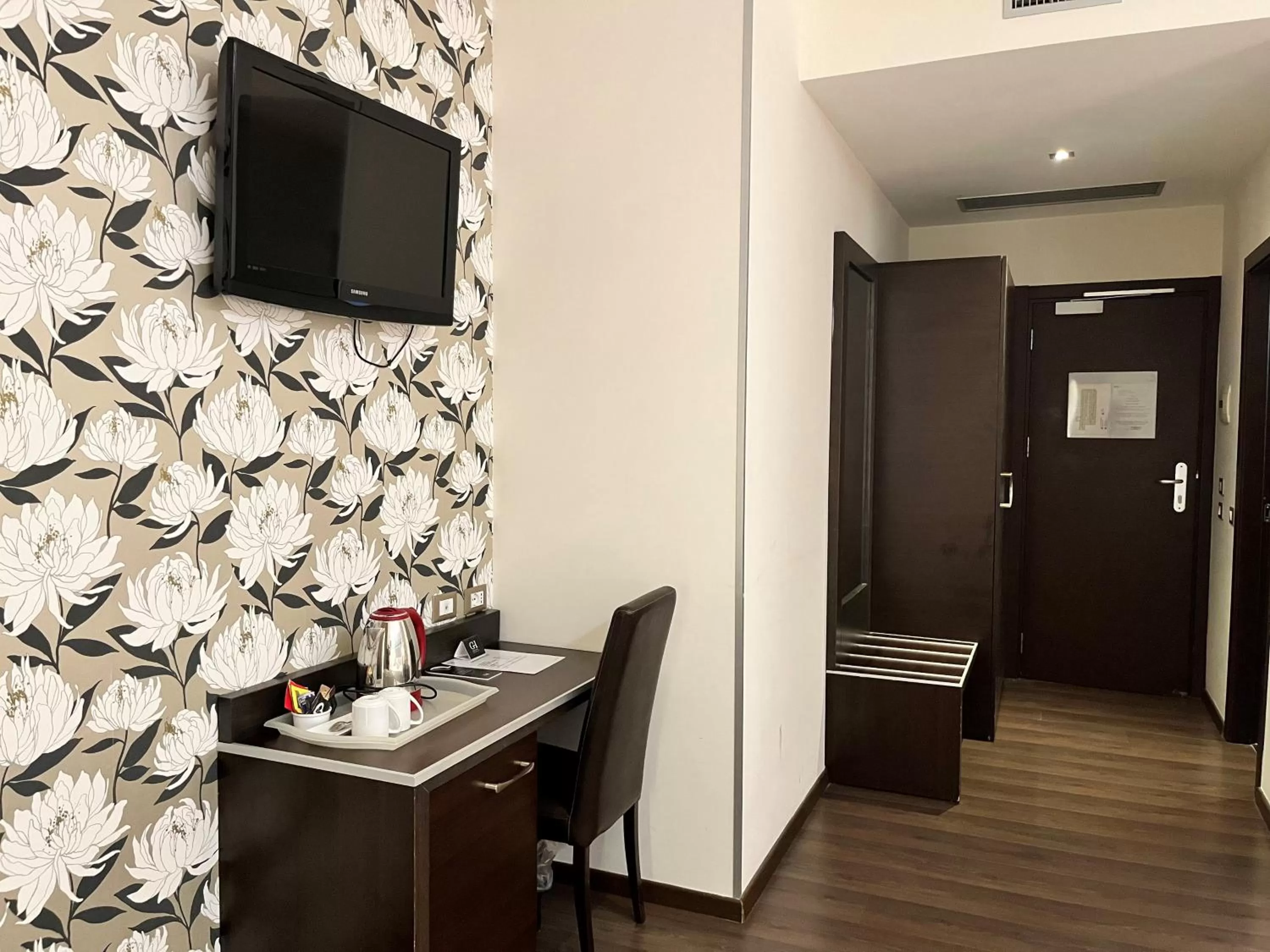 Photo of the whole room in Catone District Hotel