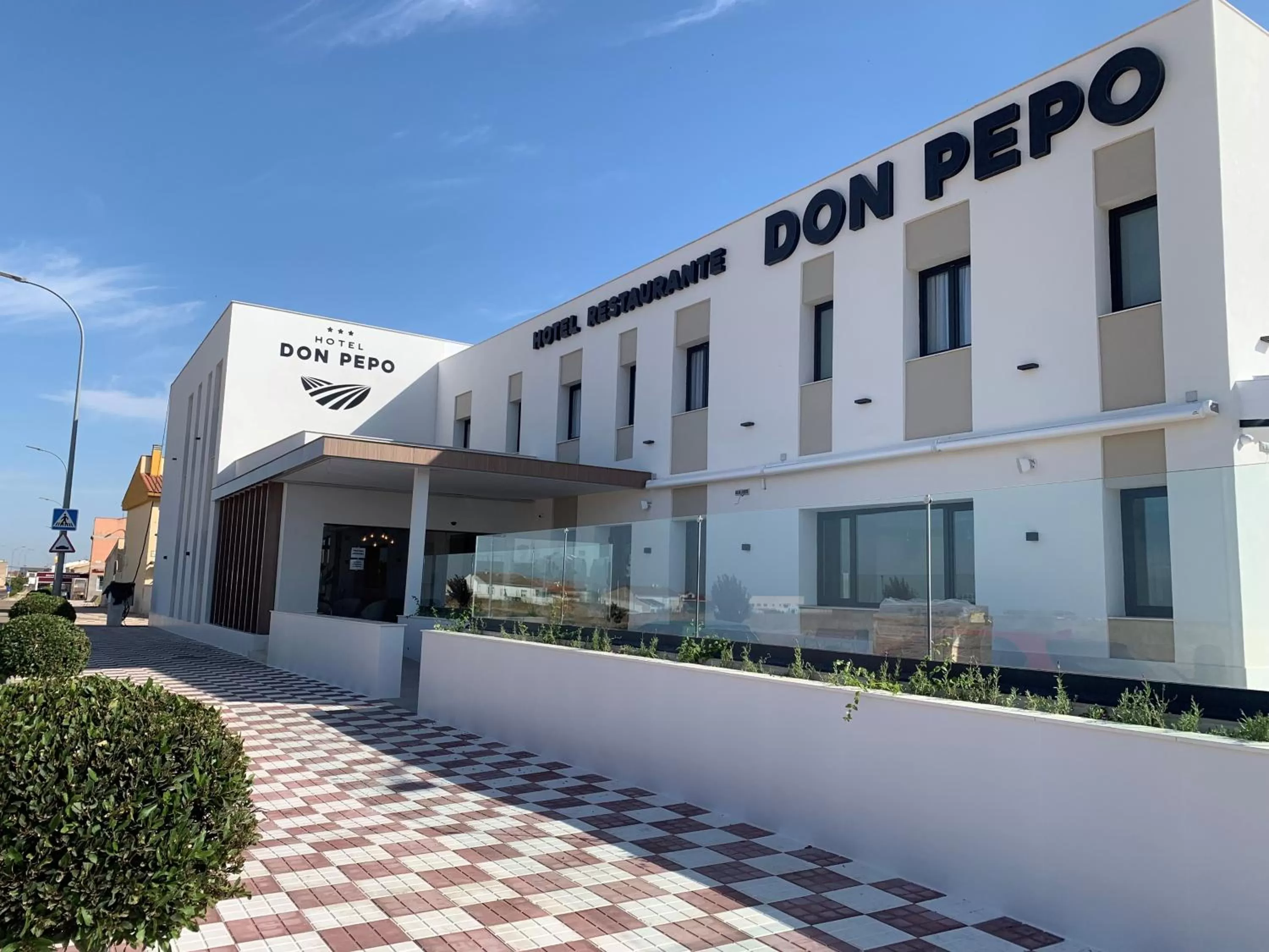 Facade/entrance in Hotel Don Pepo