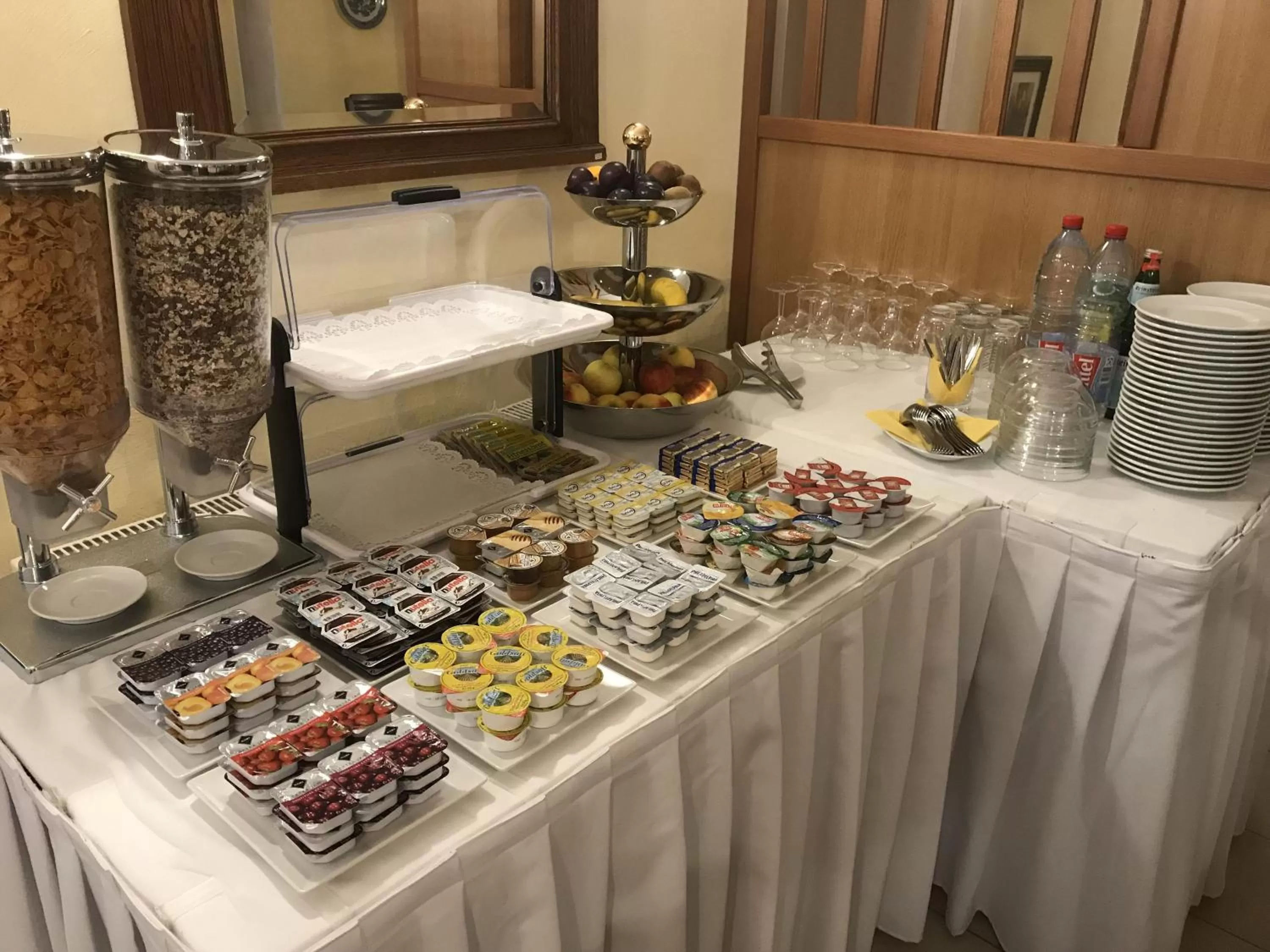 Breakfast in Hotel Select