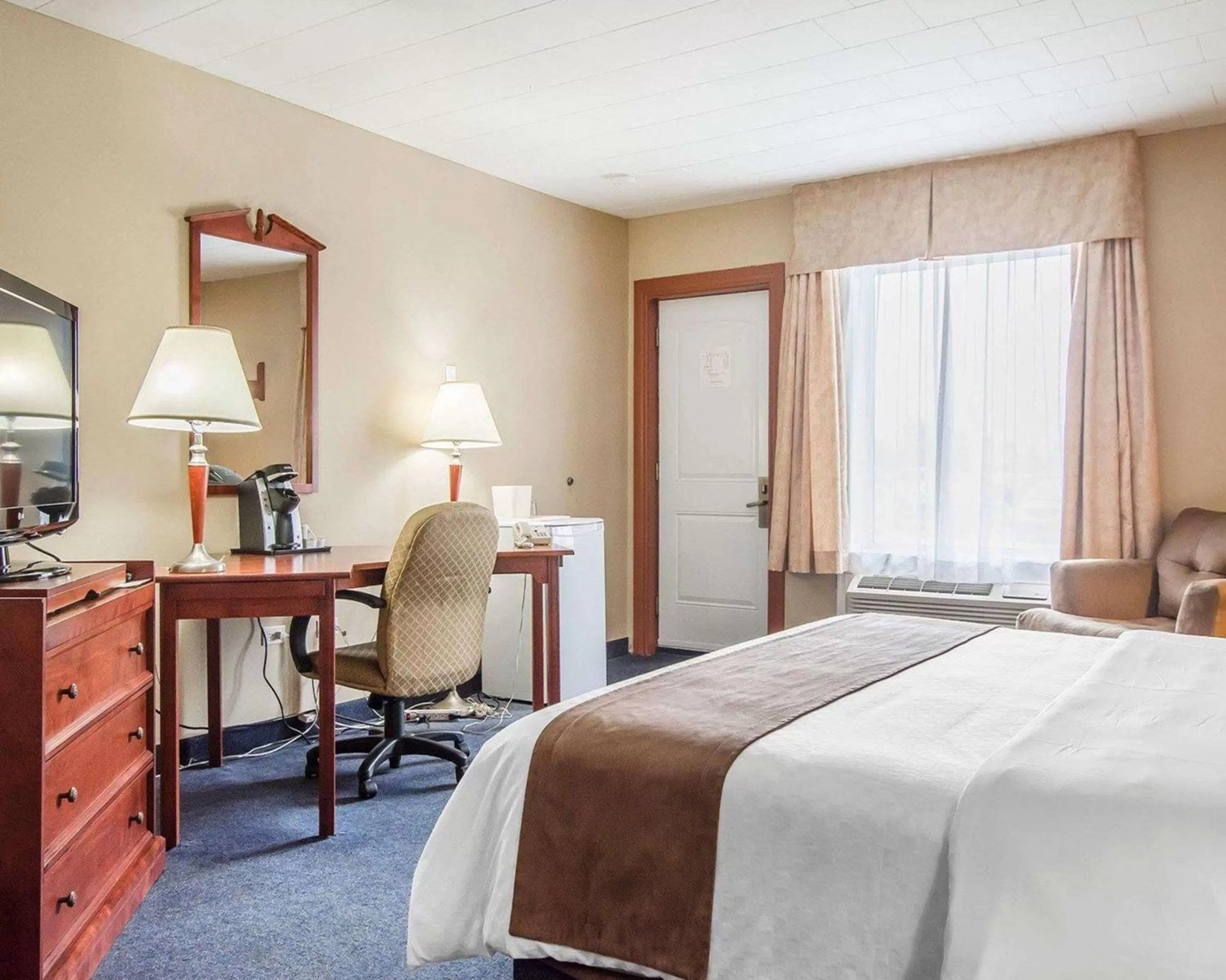 Photo of the whole room, Bed in Hotel Danube Bleu