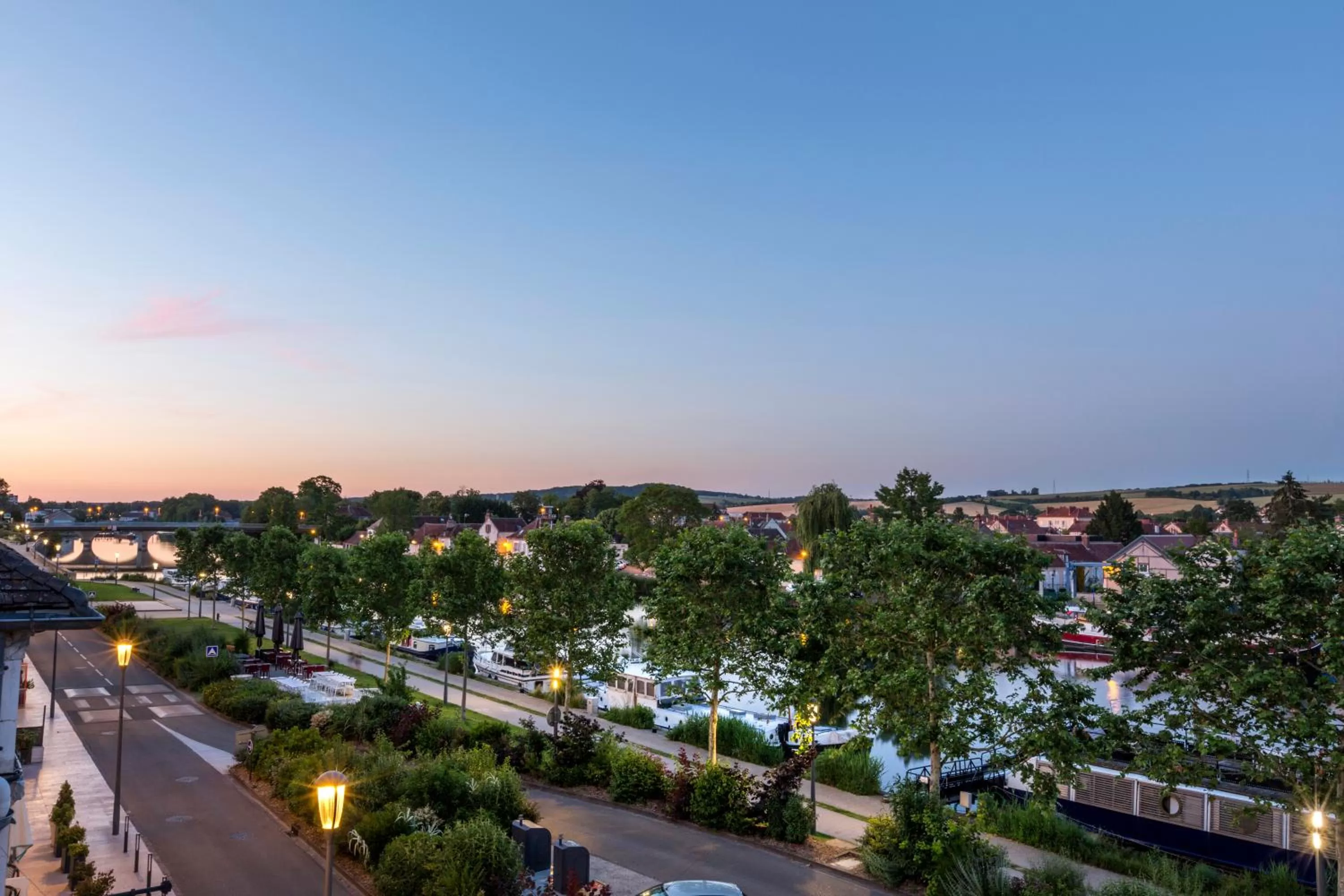 Neighbourhood in Hôtel Le Maxime - Best Western Signature Collection