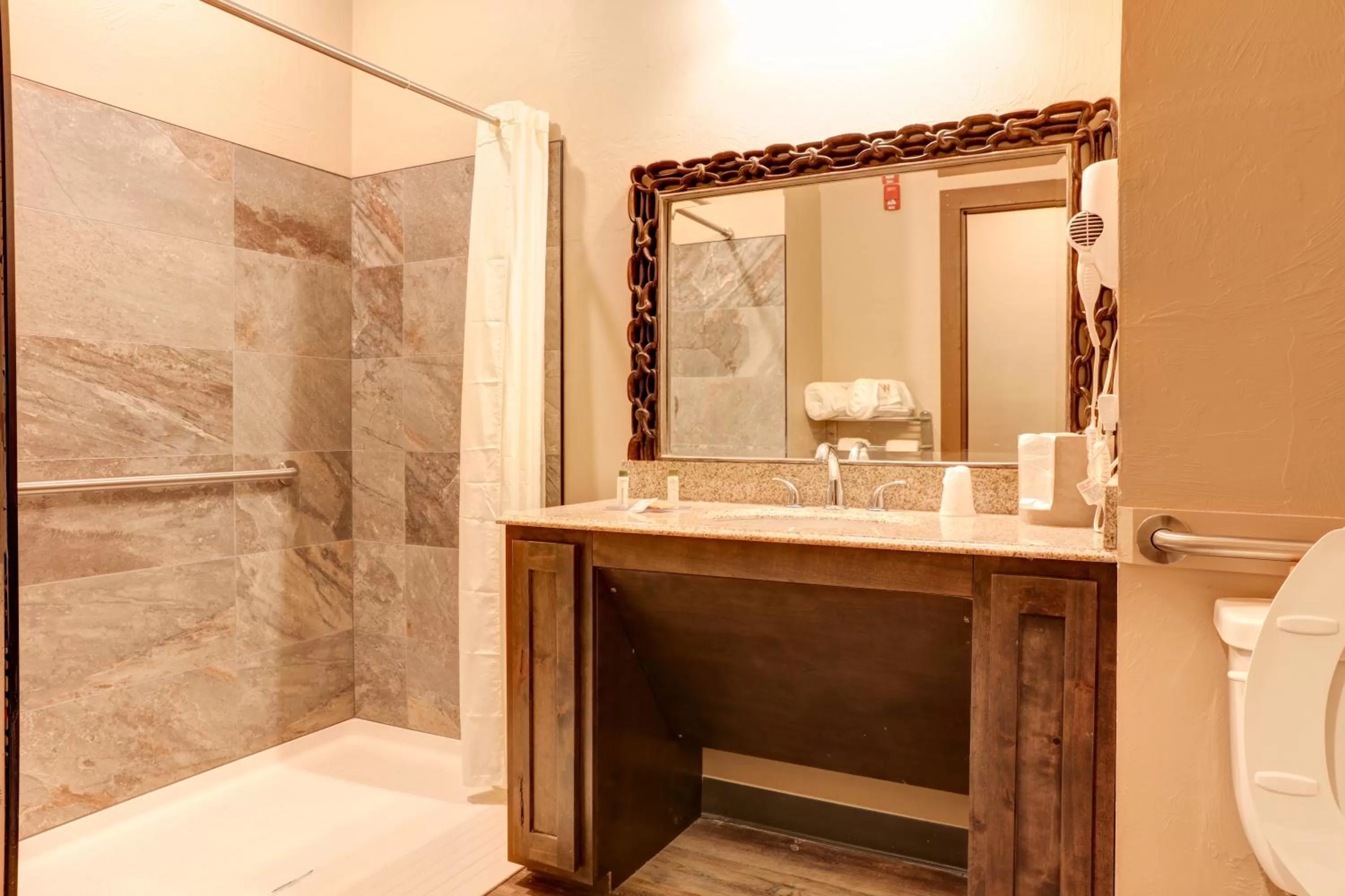 Shower in Wagon Wheel Hotel