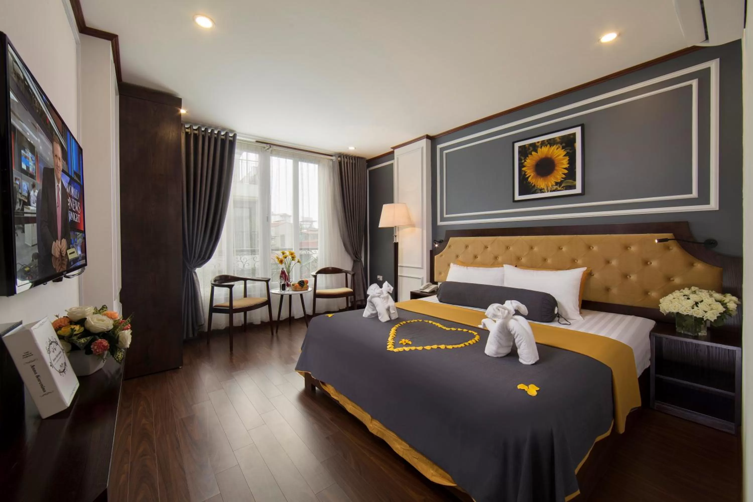 bunk bed, Bed in MayFlower Hotel- Central Old Quarter