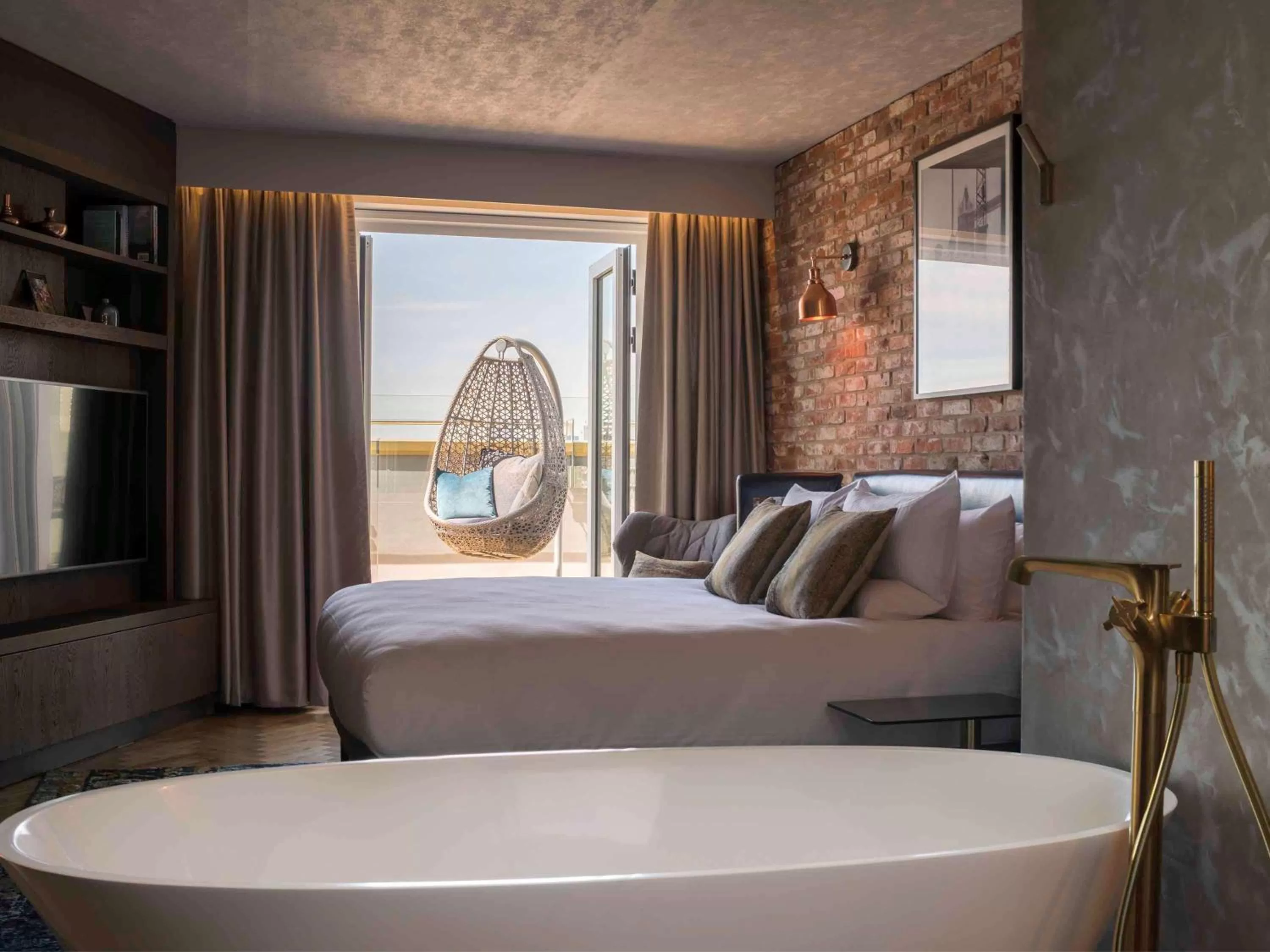 Photo of the whole room, Bed in Novotel London Canary Wharf