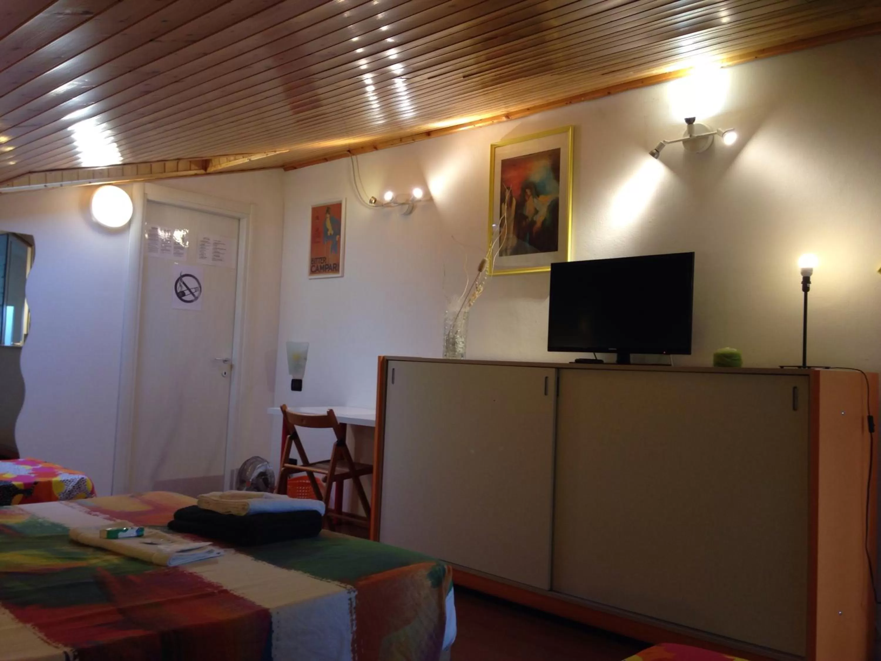 Bed, TV/Entertainment Center in Marameo B&B