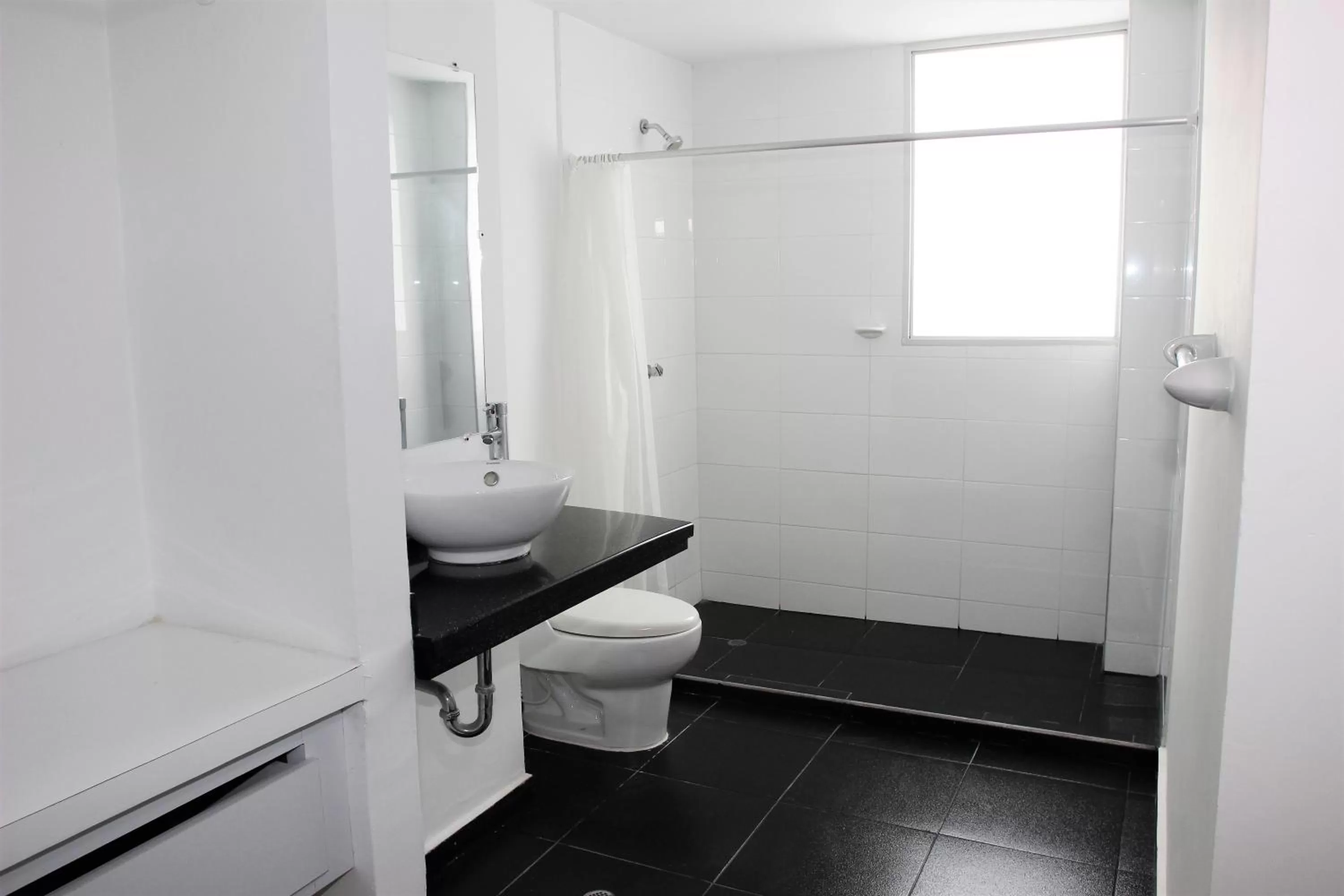 Shower in Eslait Hotel & Apartamentos