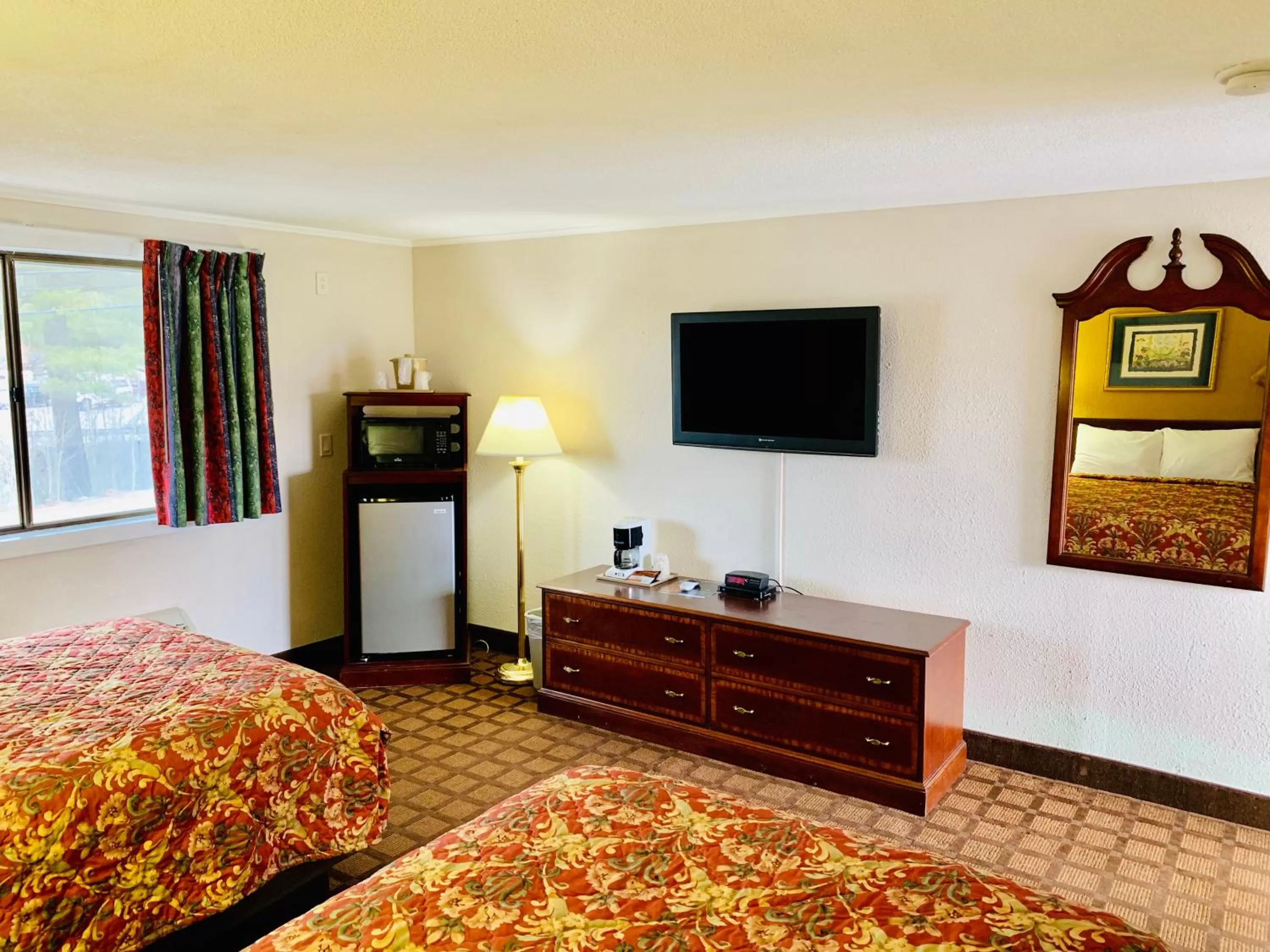 TV and multimedia, Bed in EastGate Inn