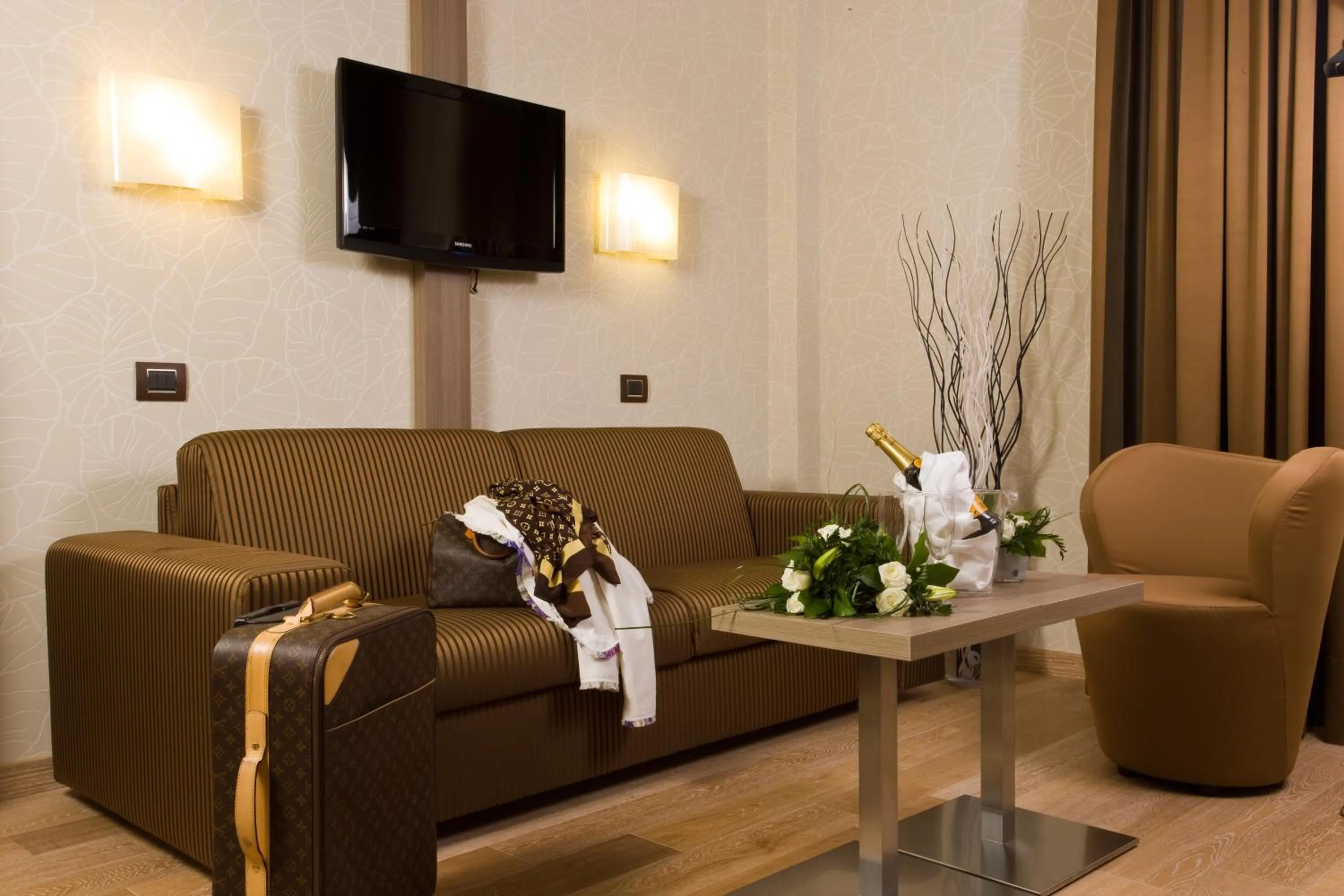 Seating area in Hotel Cosmopolitan Bologna