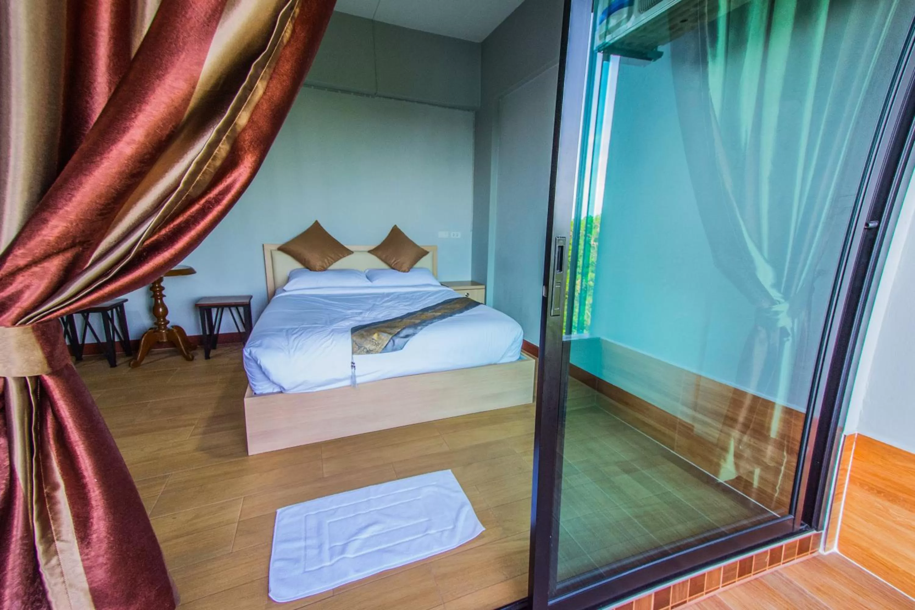 Bed in Na Siri Lake View