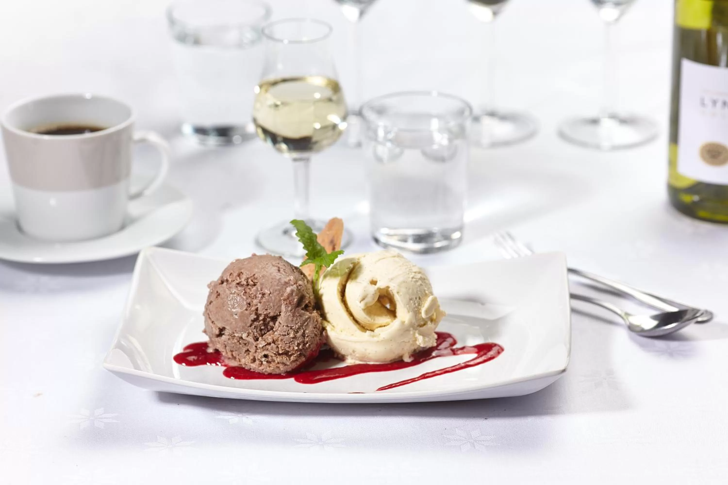 Restaurant/places to eat in Hotell Högland