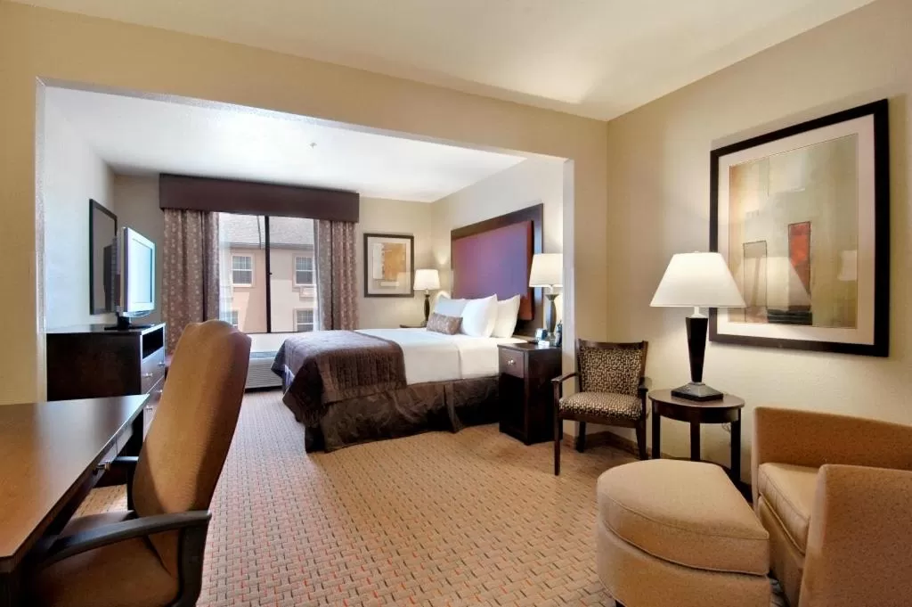 Standard King Room - Non-Smoking  in Wingate by Wyndham Yuma