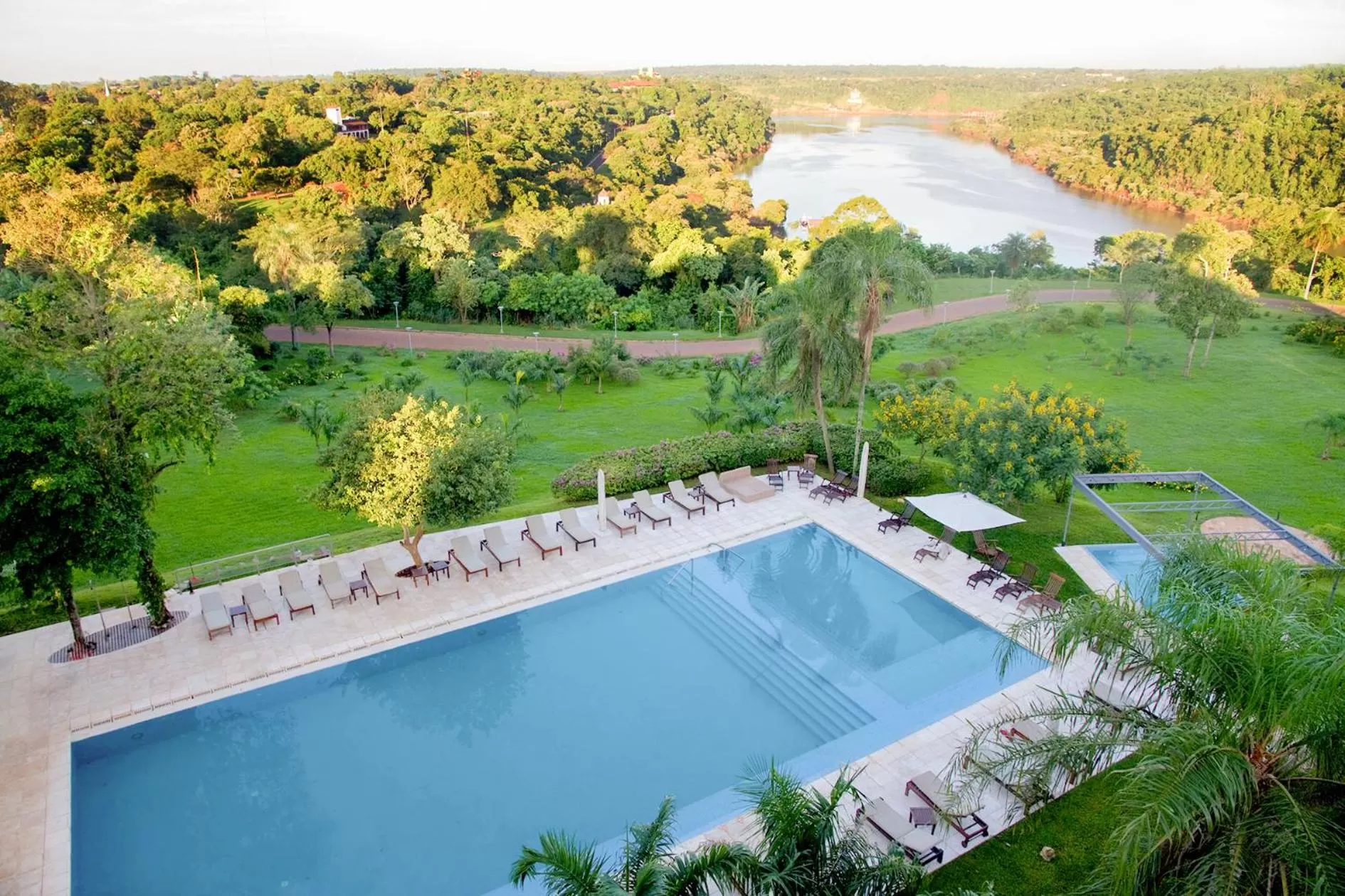 Swimming pool in Panoramic Grand - Iguazú