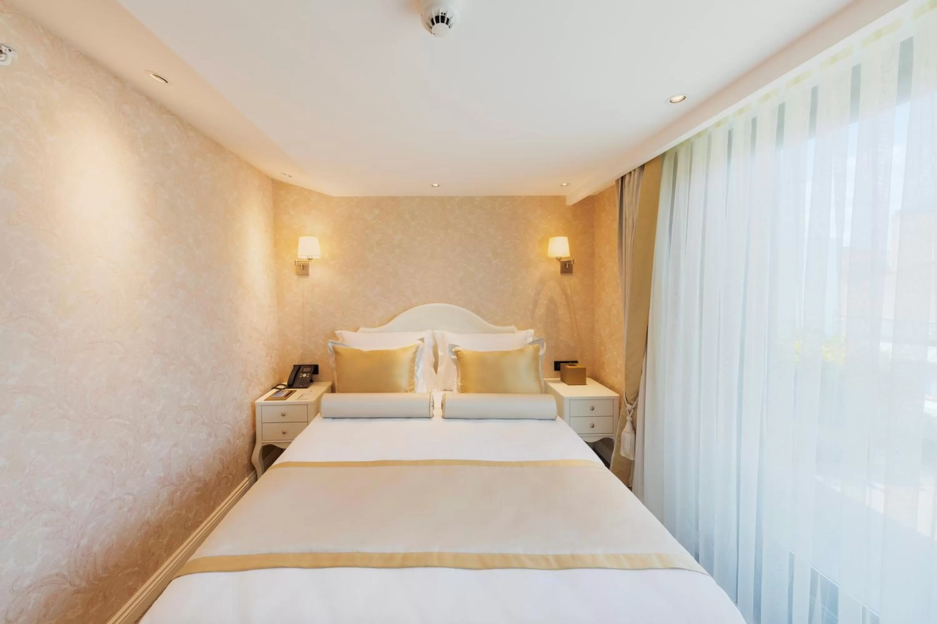 Bed in Hallmark Hotel & SPA Istanbul