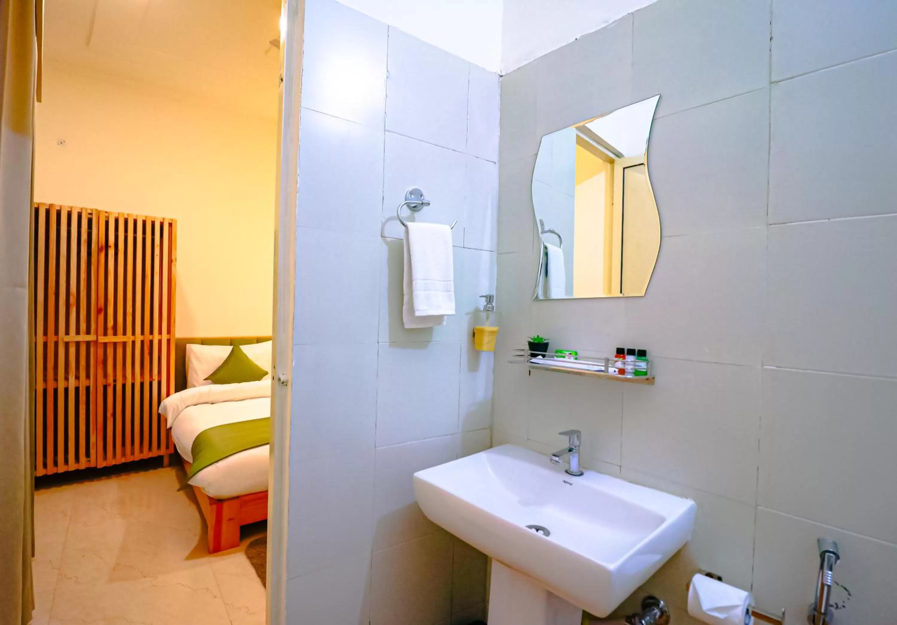 Toilet, Bed in Around Stays Rishikesh, Tapovan