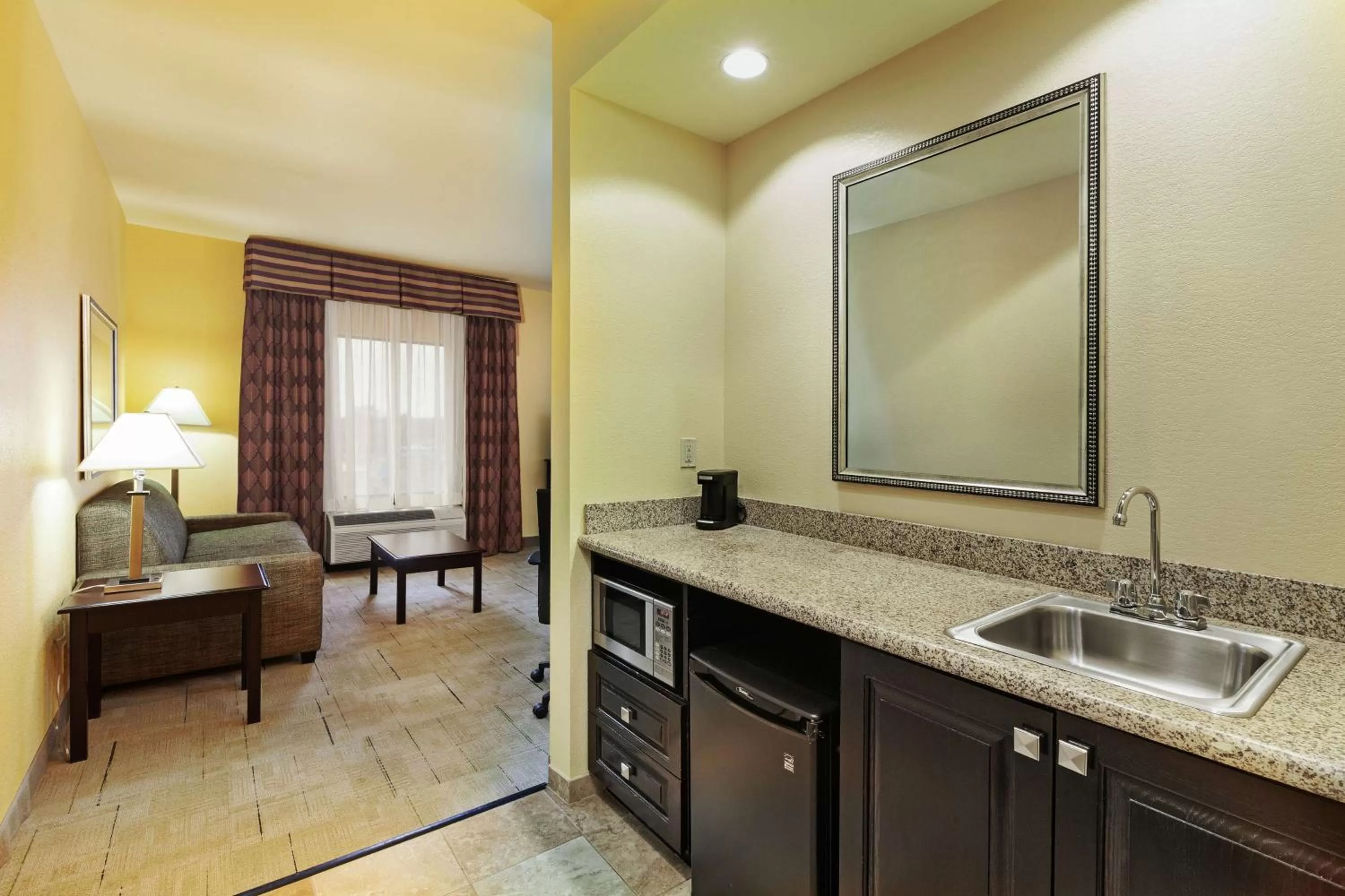 Living room in Hampton Inn & Suites Owasso