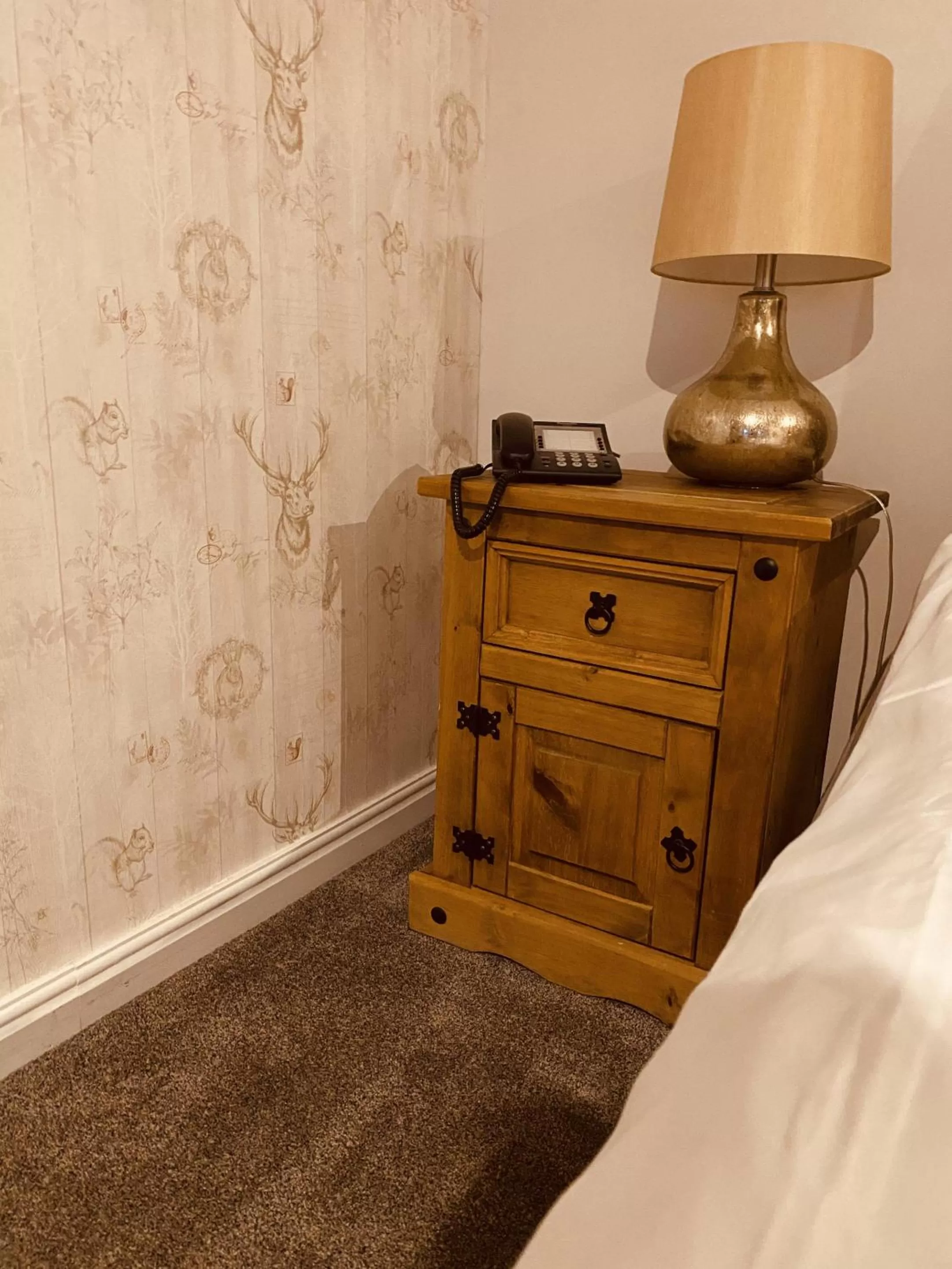 Bedroom, Bed in The Oaks Hotel