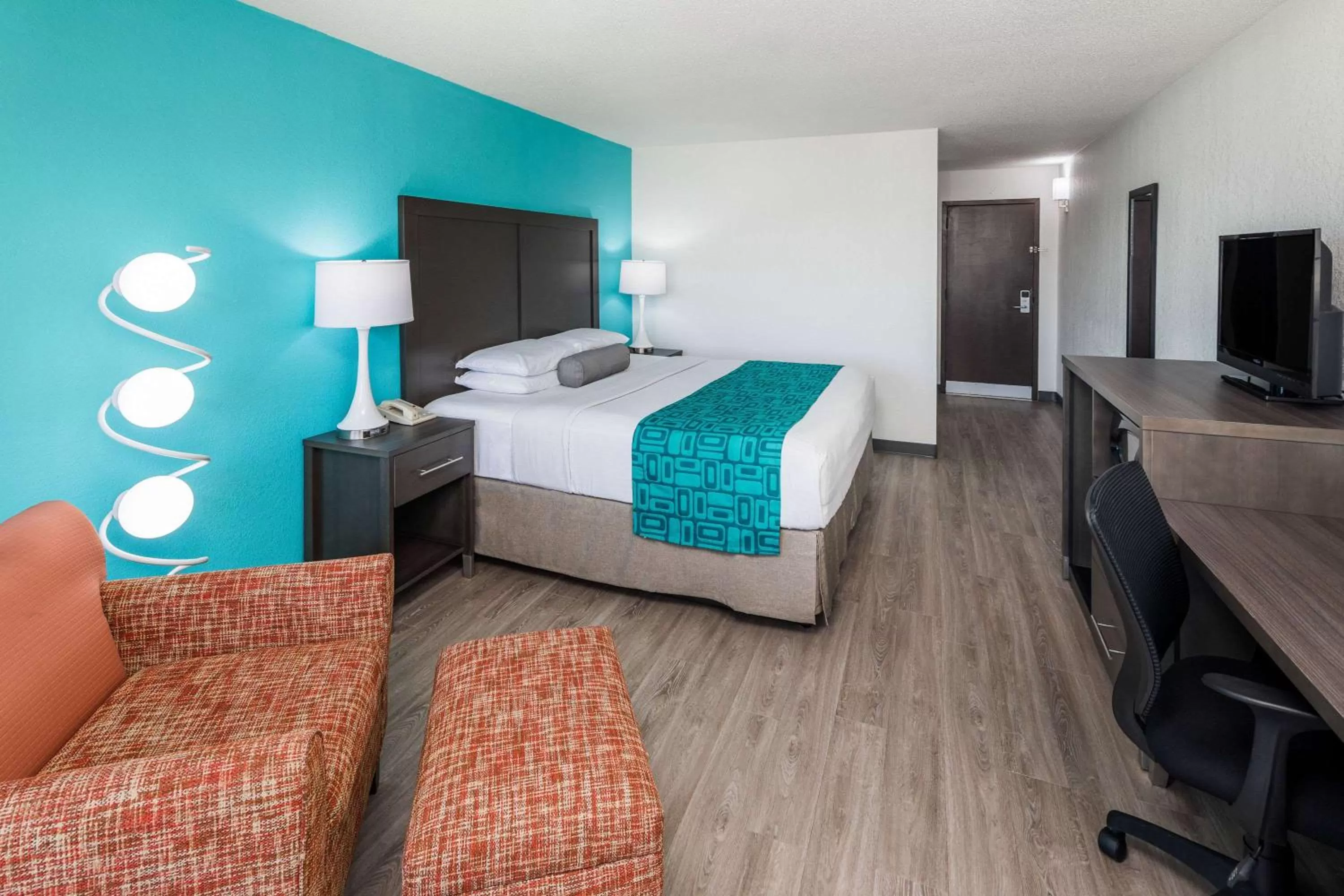 Photo of the whole room, Bed in Howard Johnson by Wyndham Beaufort/Parris Island