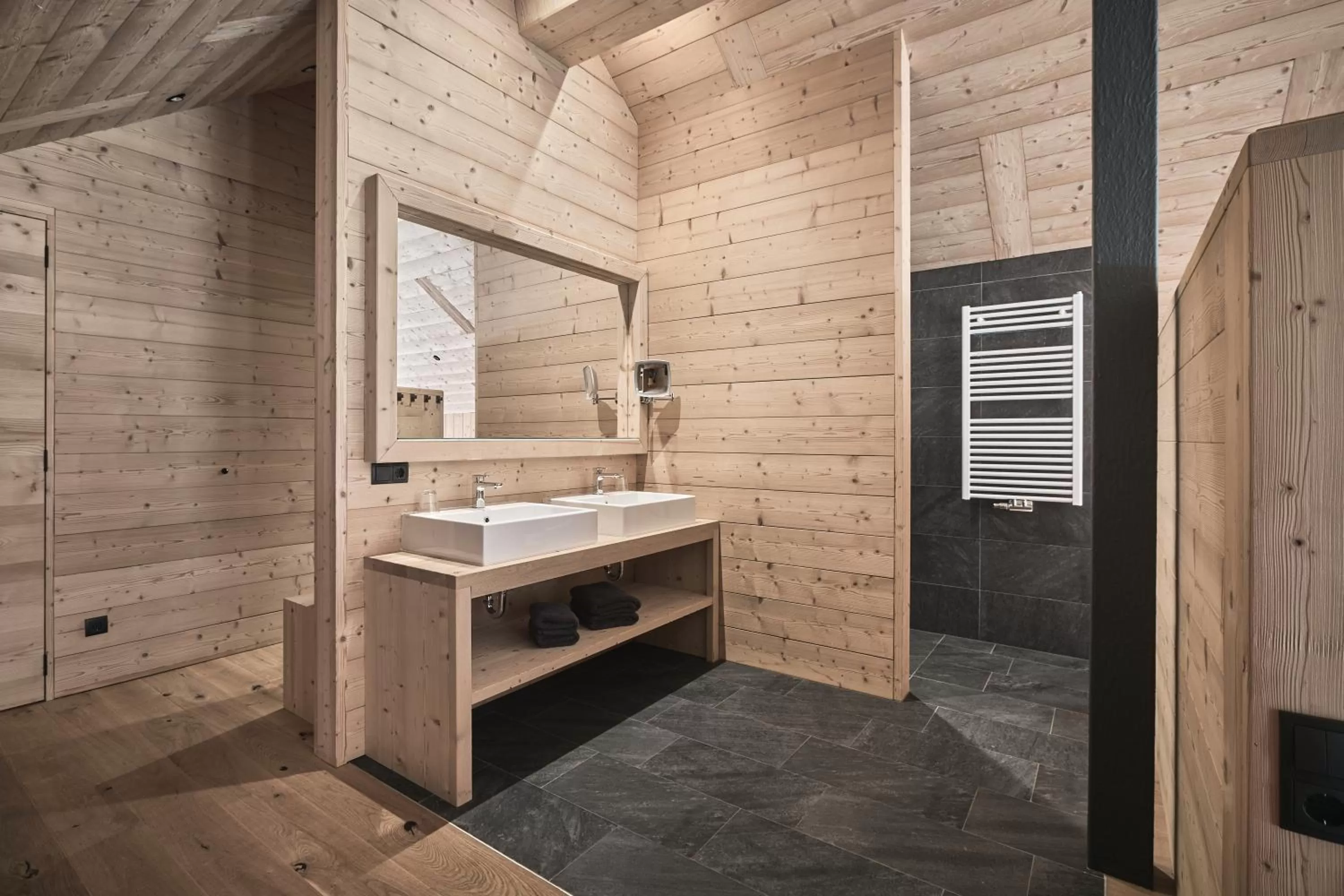 Bathroom, Bed in Tenne Lodges