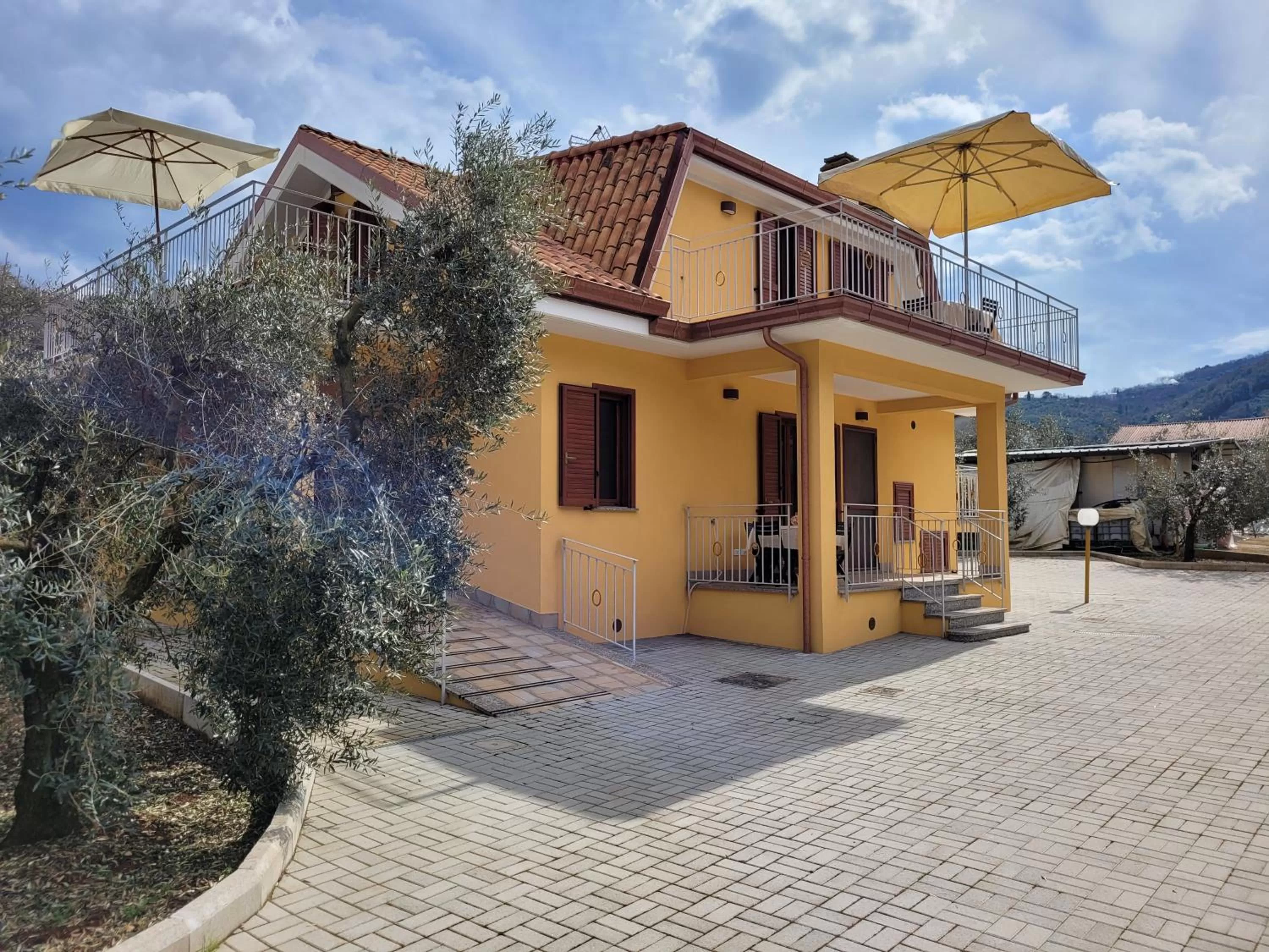 Alloggio turistico Magnifico Alessandro Valle Bernardo 04025 Lenola nei pressi di Fondi LT