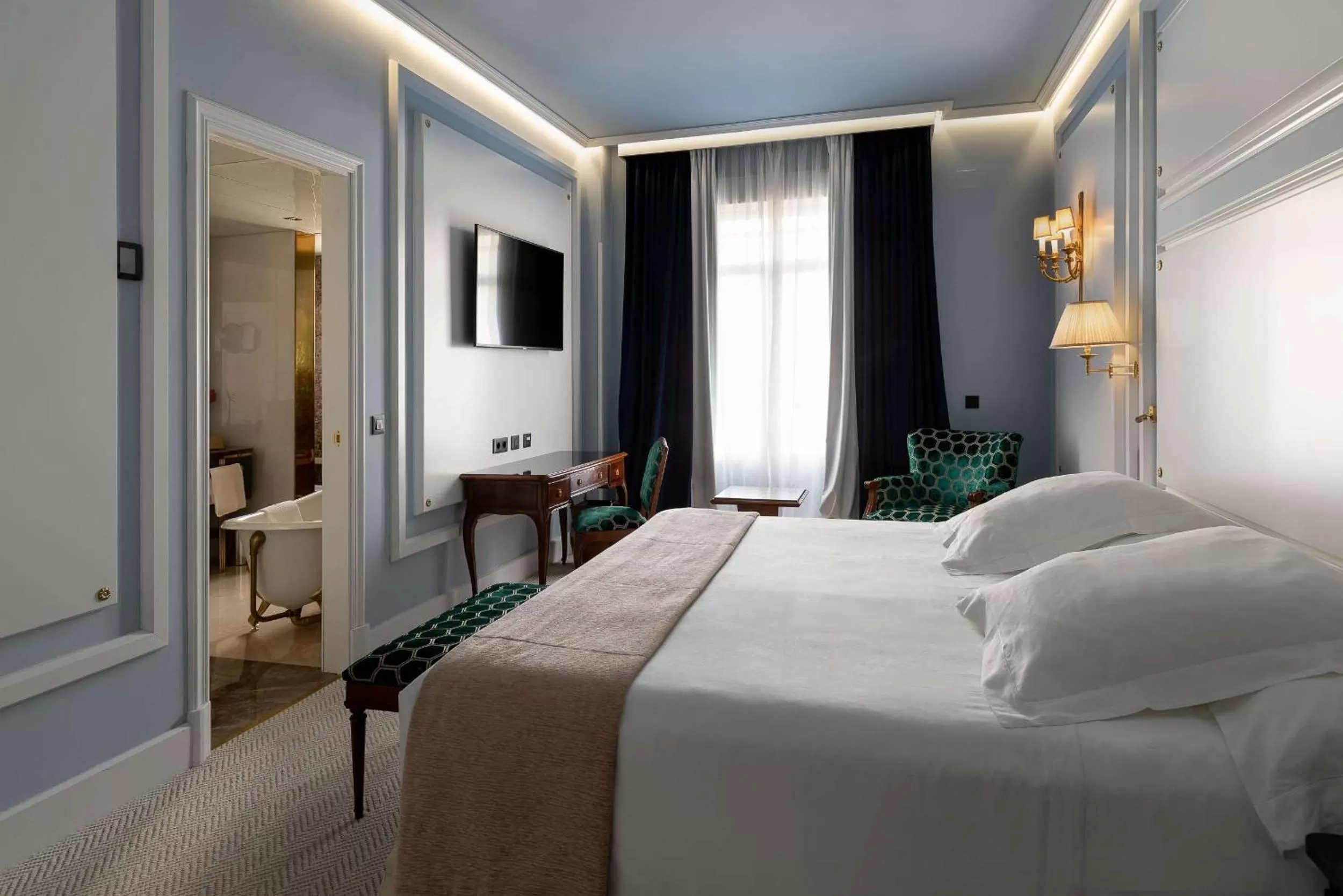 Bedroom, Bed in Wellington Hotel & Spa Madrid