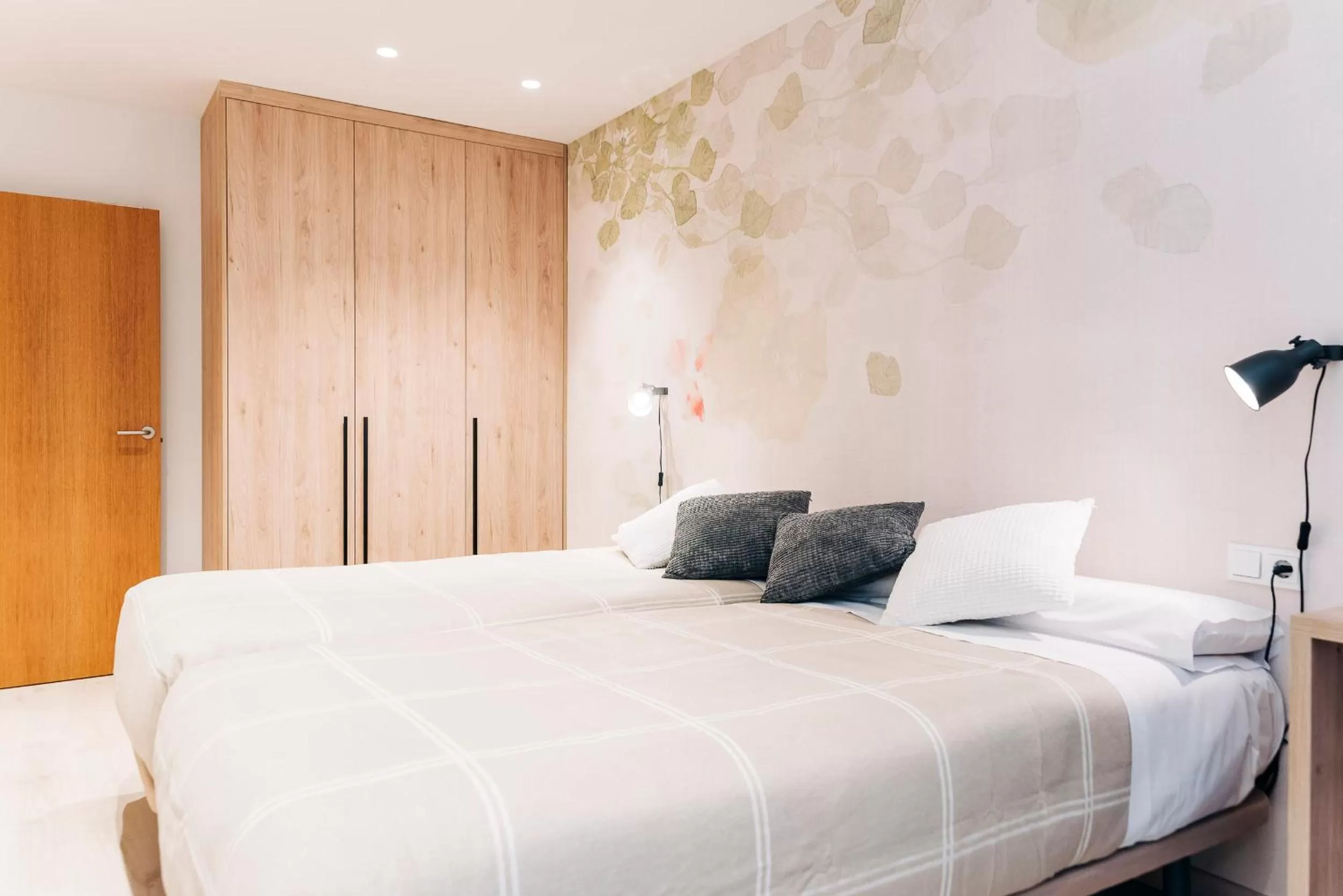 Bedroom, Bed in APARTHOTEL SALBURUA