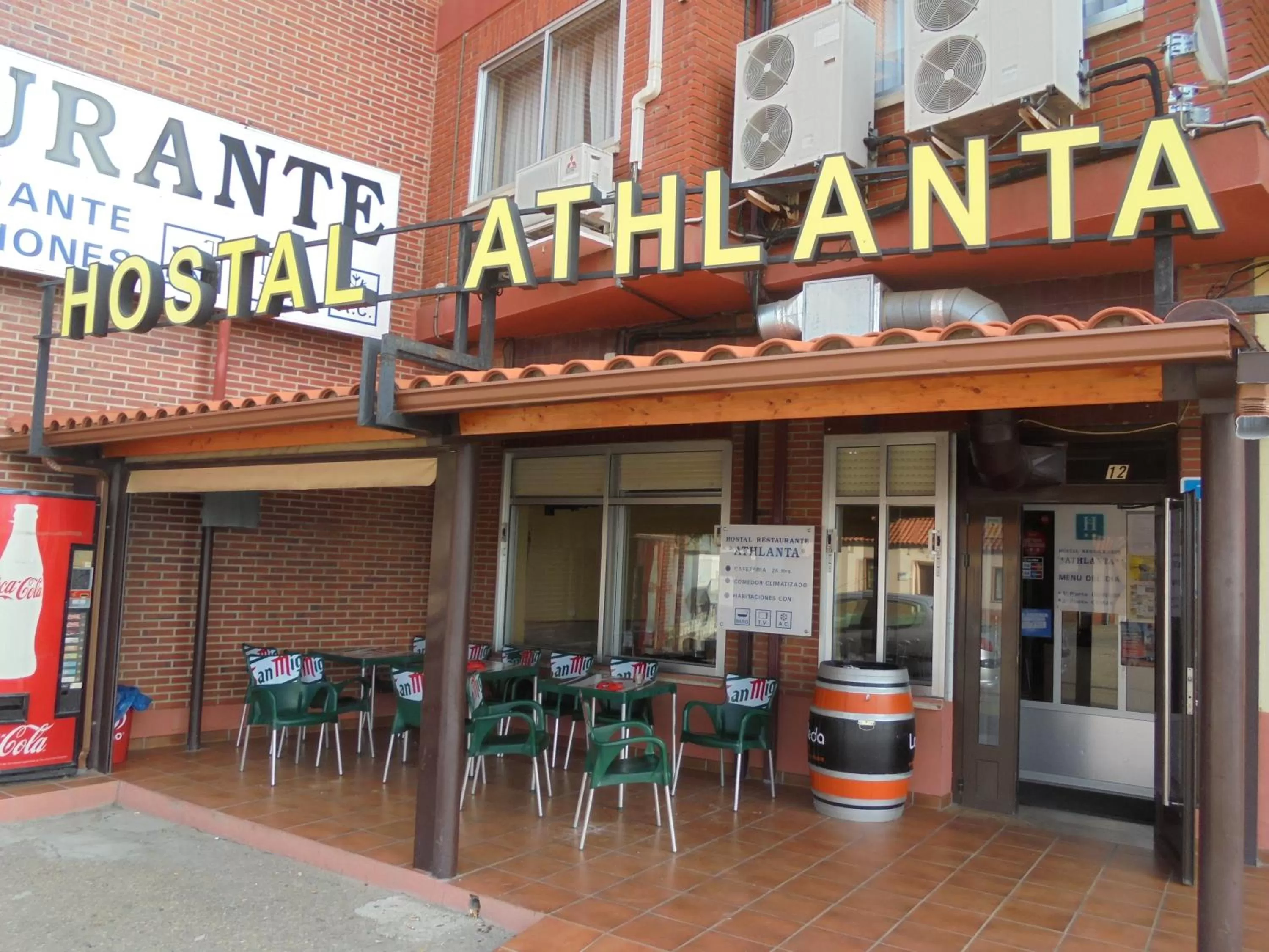 Facade/entrance in Hostal Athlanta