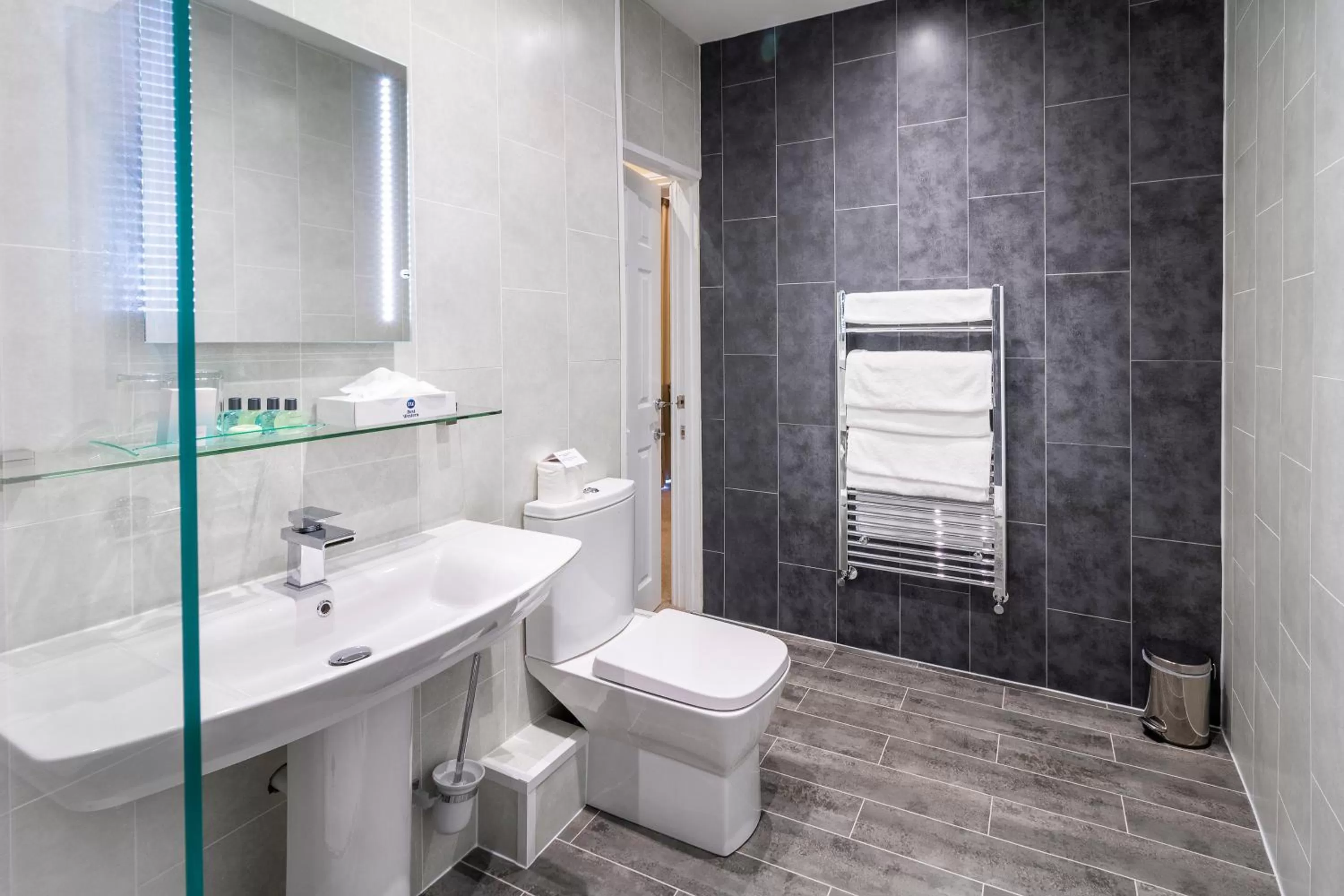 Bathroom in The Shrubbery Hotel, Ilminster