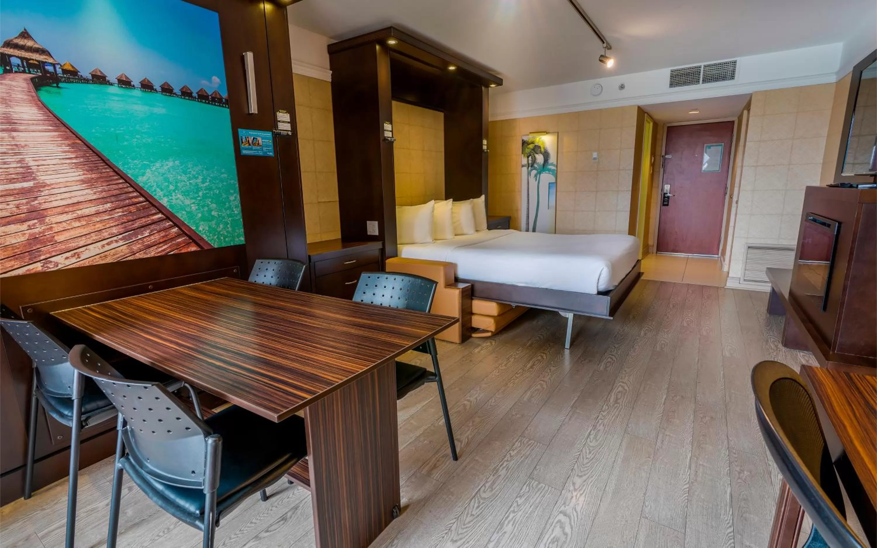 Queen Room with Two Queen Beds with Kitchenette in L'Hôtel Québec par JARO