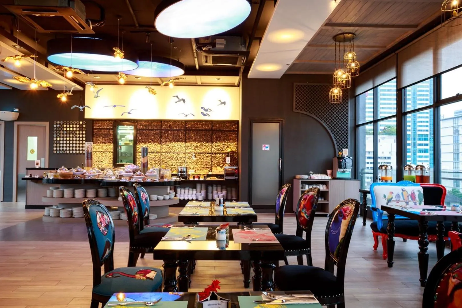 Restaurant/places to eat in Hotel Clover Asoke - SHA Extra Plus