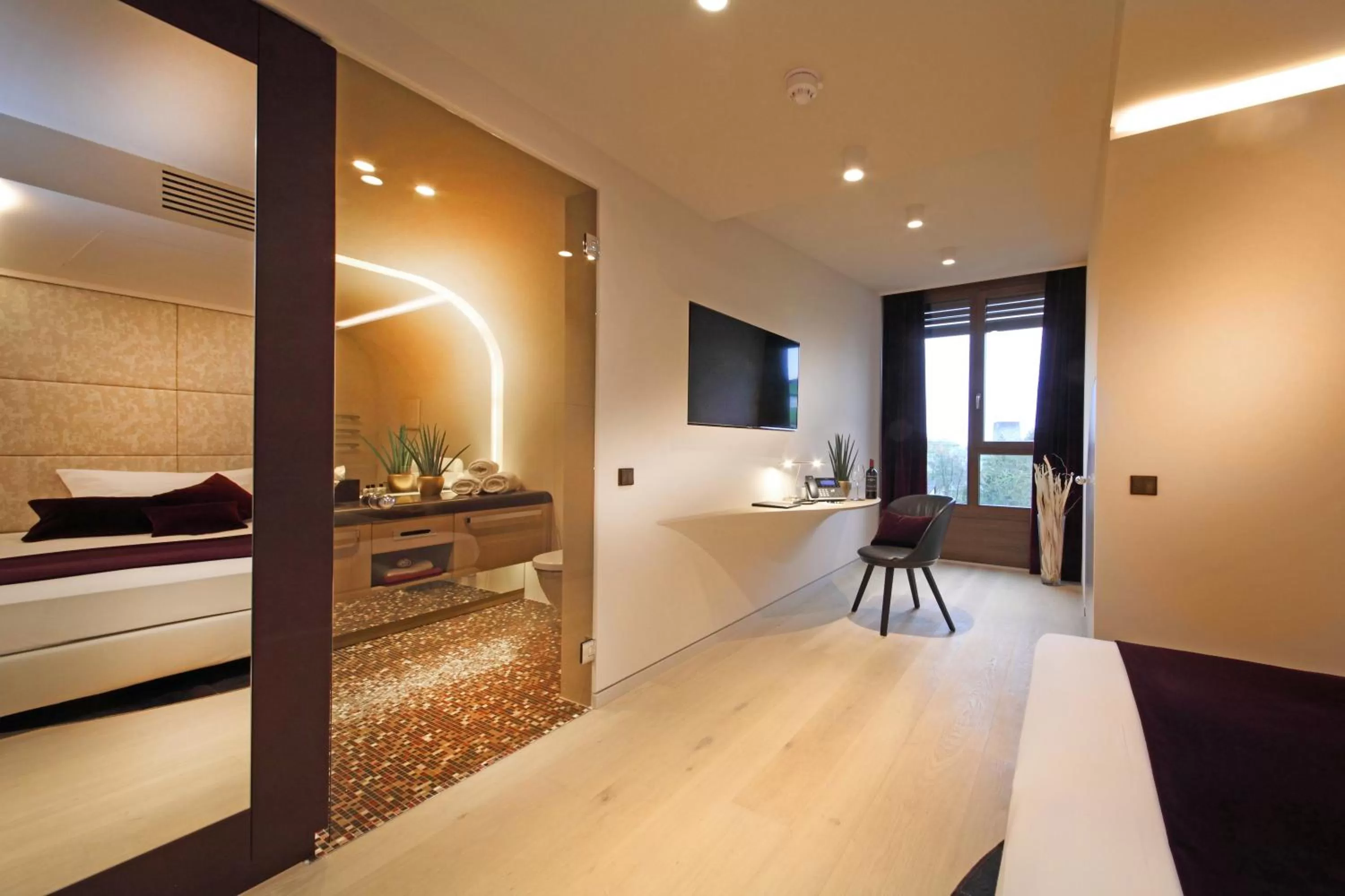 Photo of the whole room, Bed in Hotel Neues Tor