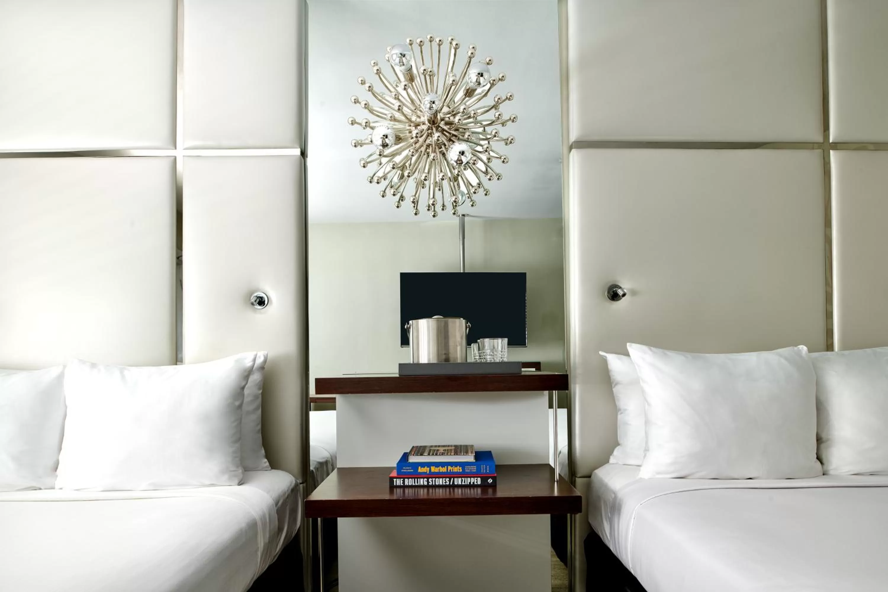 Bed in Hotel Ziggy On Sunset