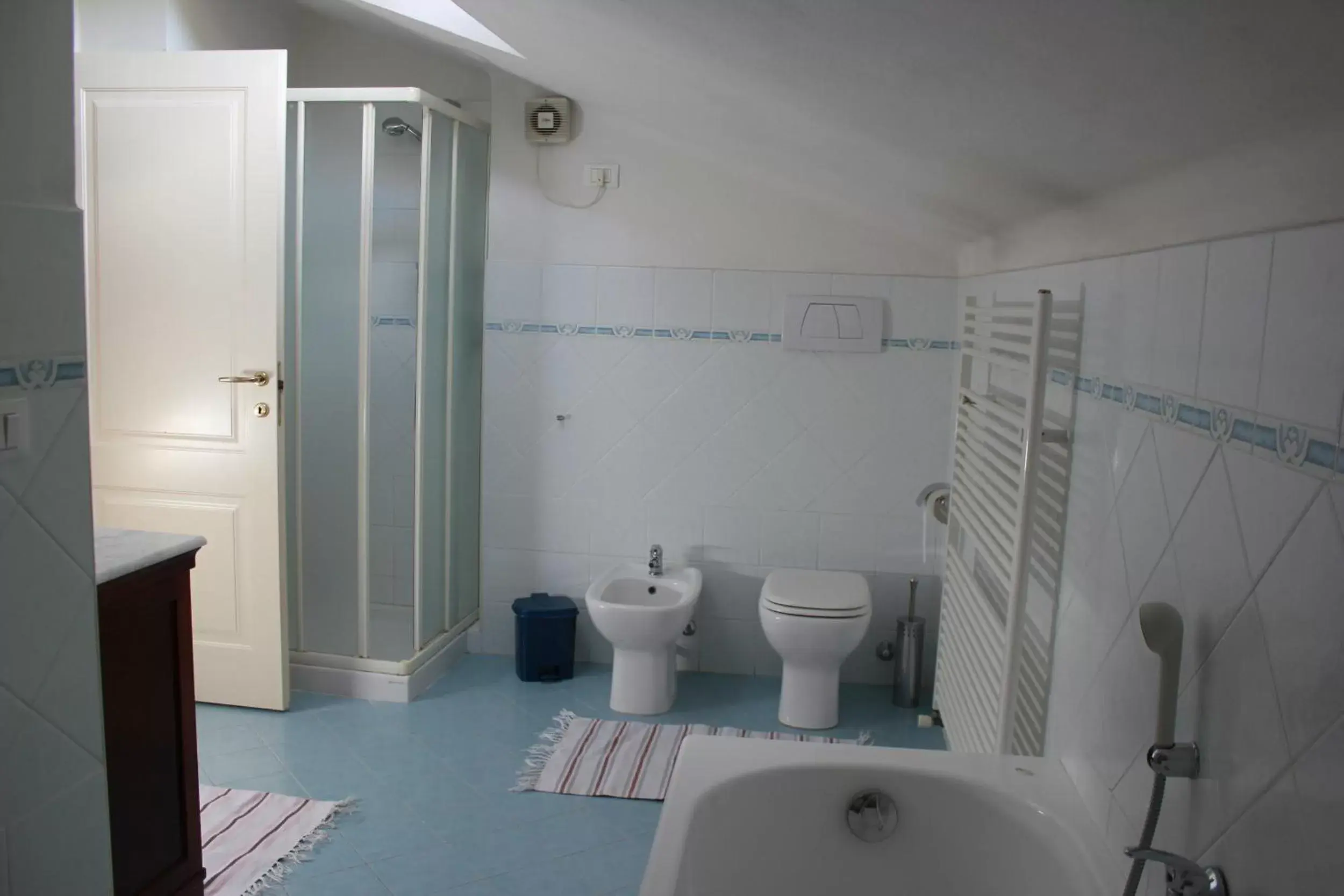Quadruple Room with Shared Bathroom in B&B Al Borgo Quadruple Room with Shared Bathroom in B&B Al Borgo