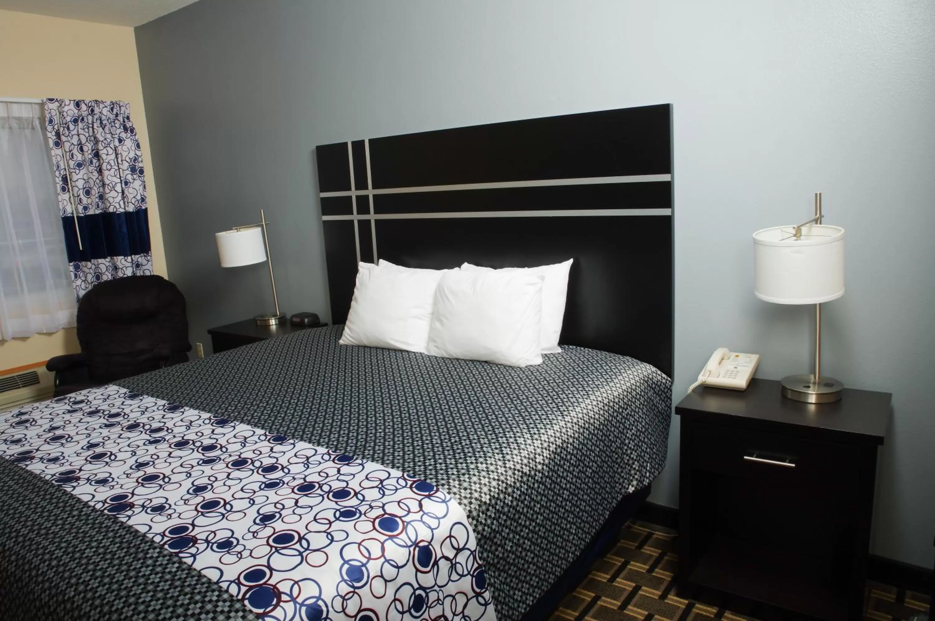 Bed in DUTCH INN AND SUITES