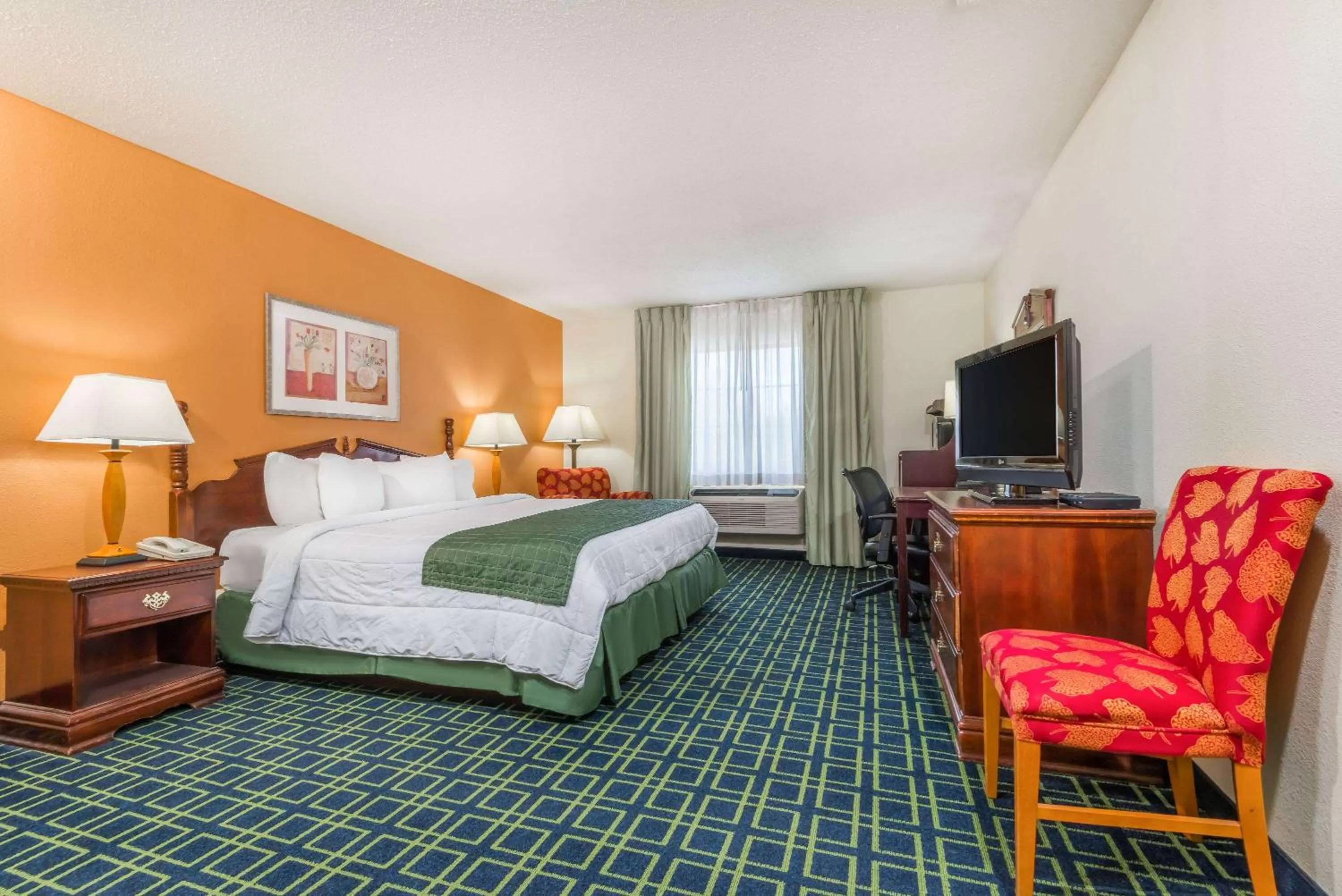 Photo of the whole room in Baymont by Wyndham Greensburg