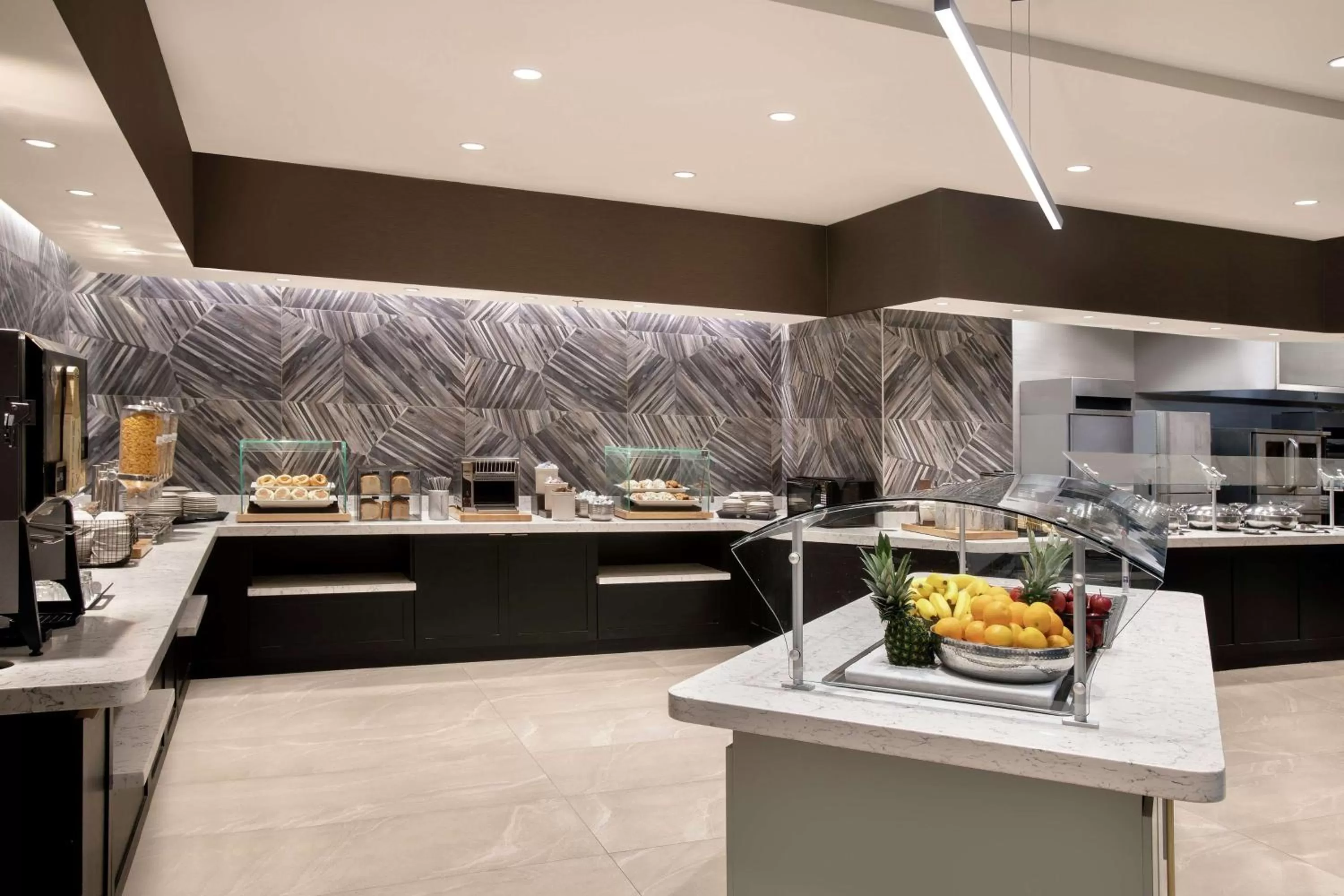 Restaurant/places to eat in Embassy Suites by Hilton Orlando Airport