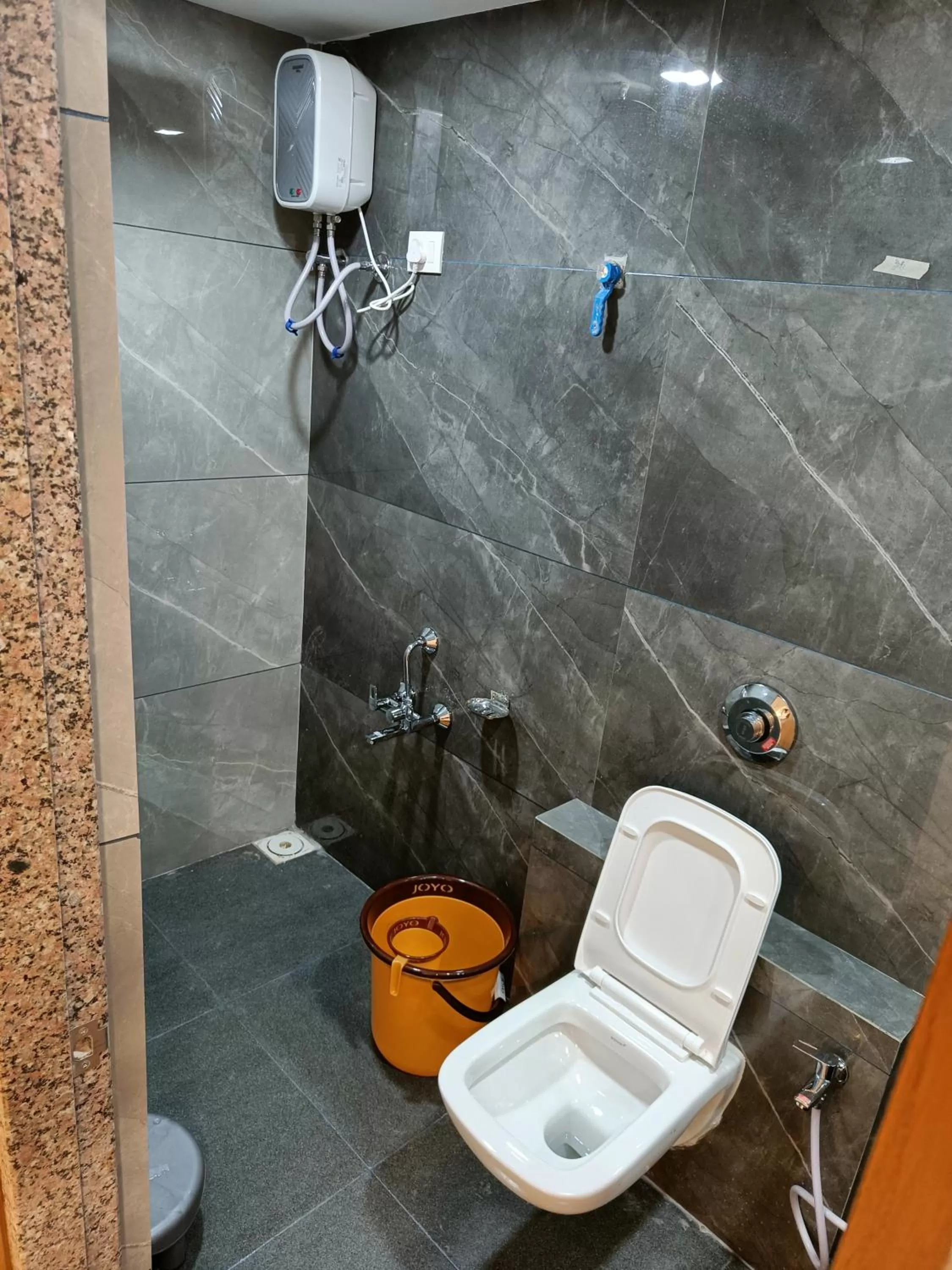 Shower in Hotel Lotus