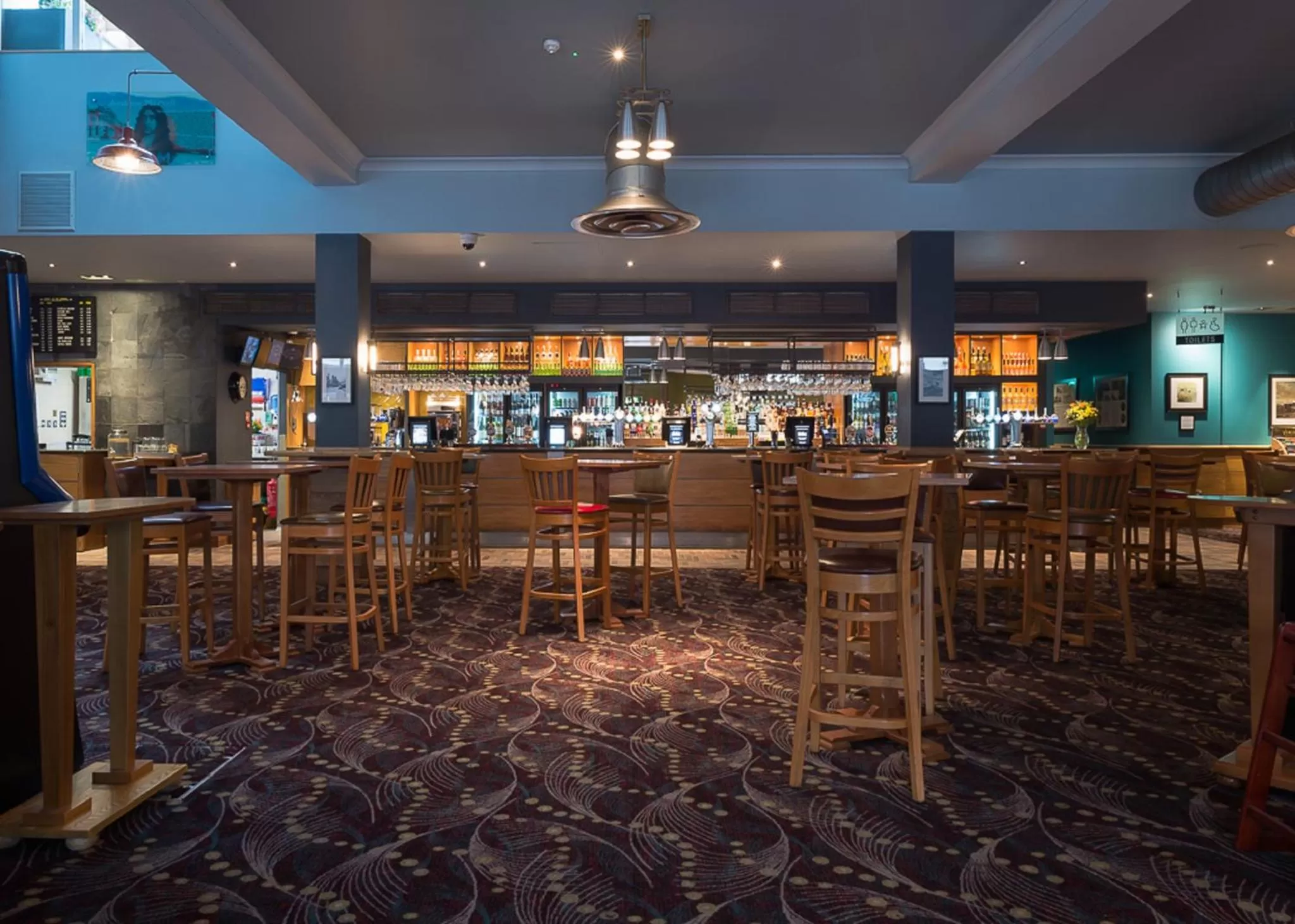 Lounge or bar, Restaurant/Places to Eat in Admiral of the Humber Wetherspoon