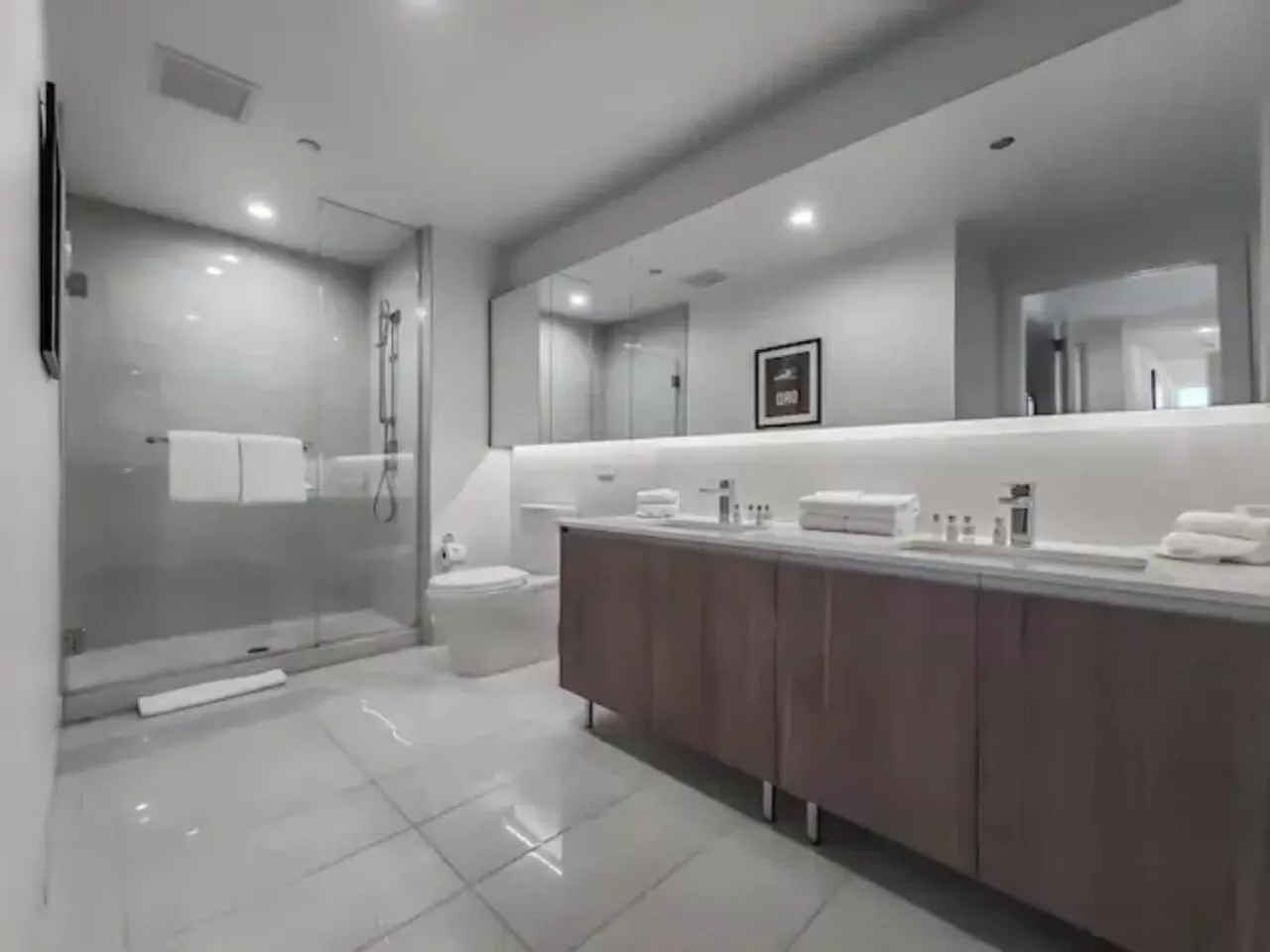 Bathroom in Level Chicago - Old Town