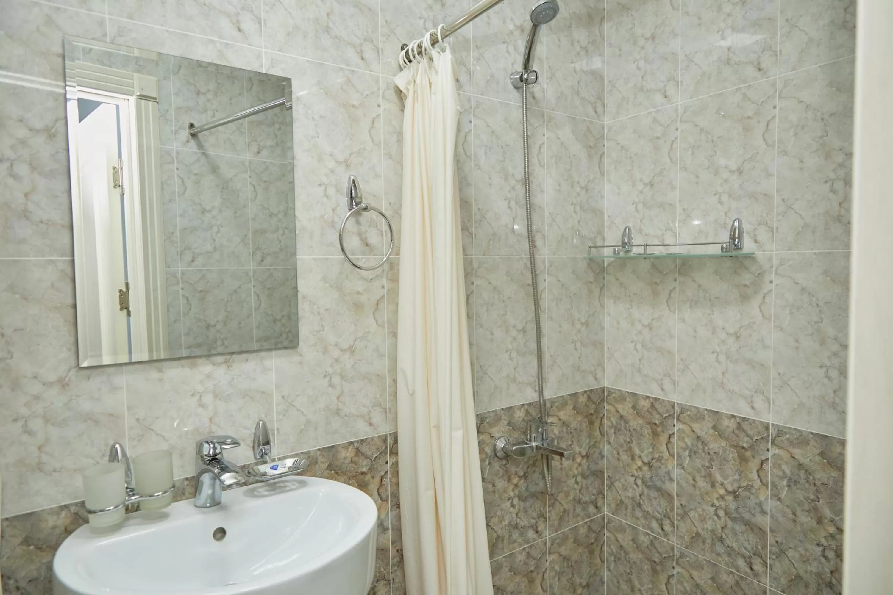 Bathroom in Hotel Muqaddas