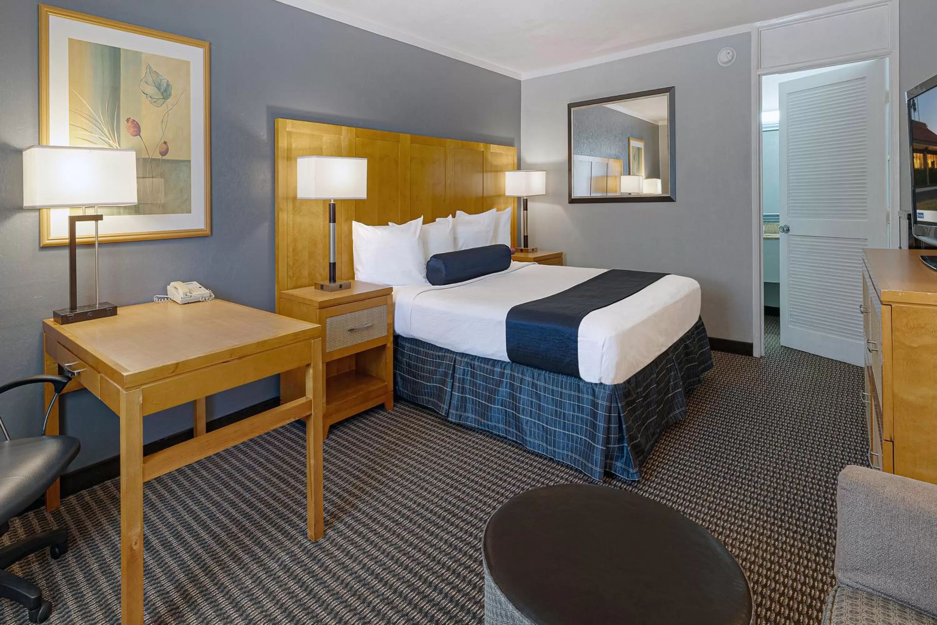 Bedroom, Bed in Travelodge by Wyndham Palm Springs