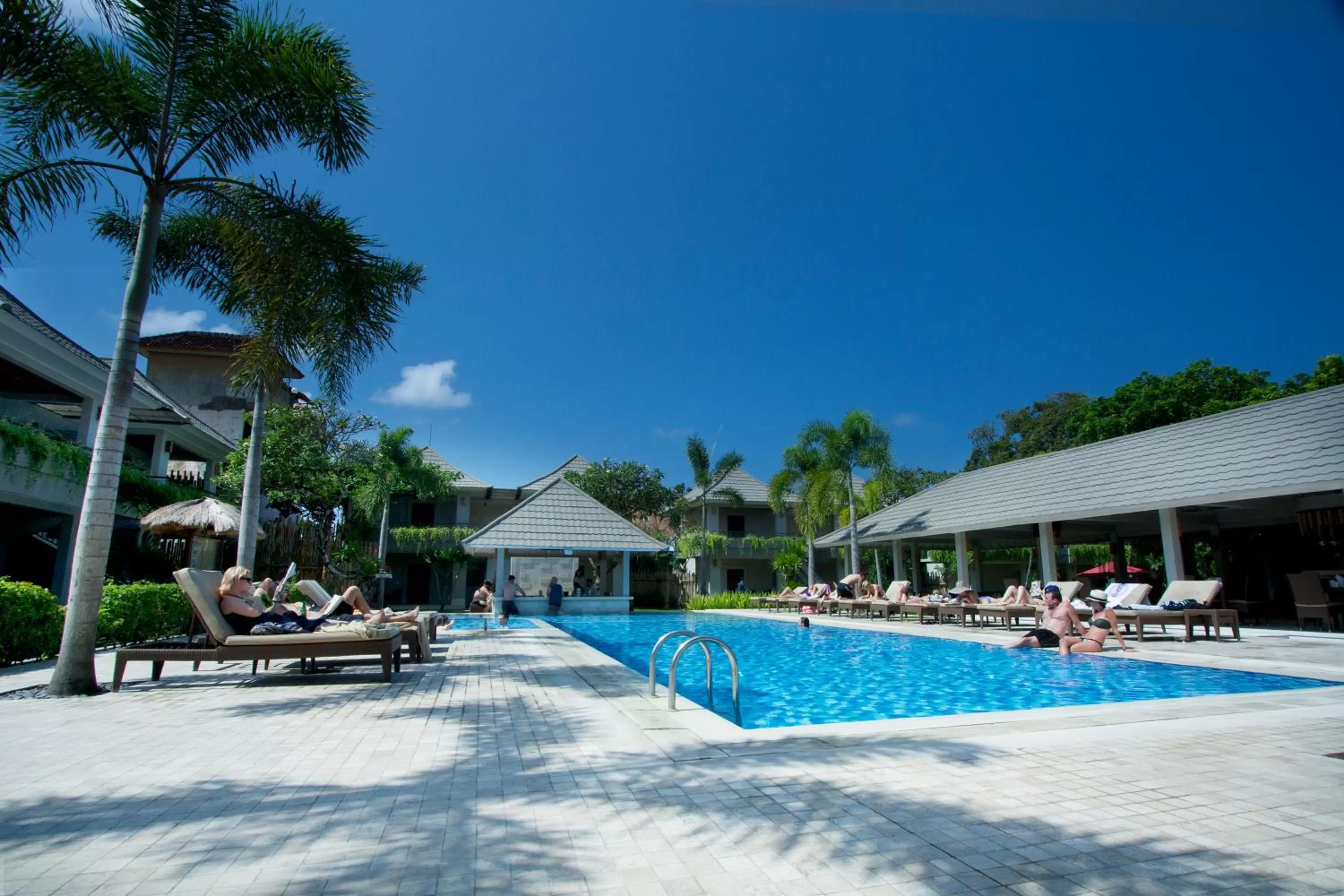 Swimming pool in Dewi Sri Hotel
